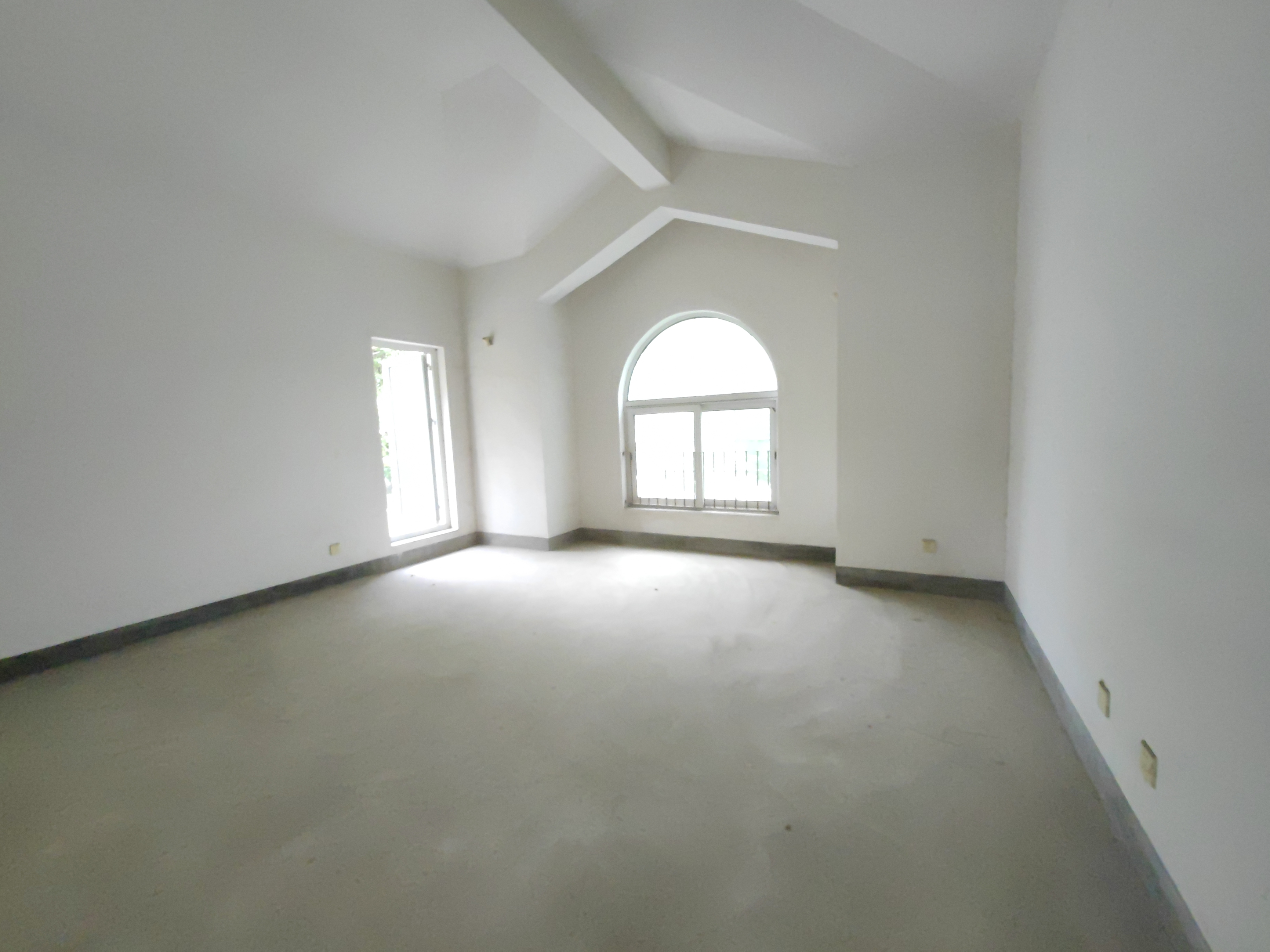 优山美地花园南区 5室2厅3卫 330.51m&sup2;