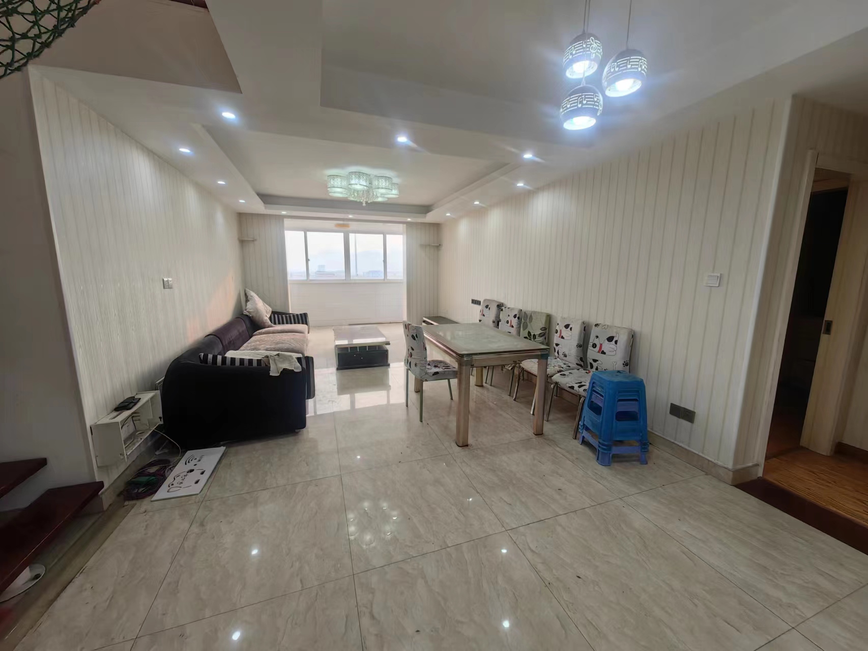 天山花苑 4室2厅2卫 102.70m&sup2;