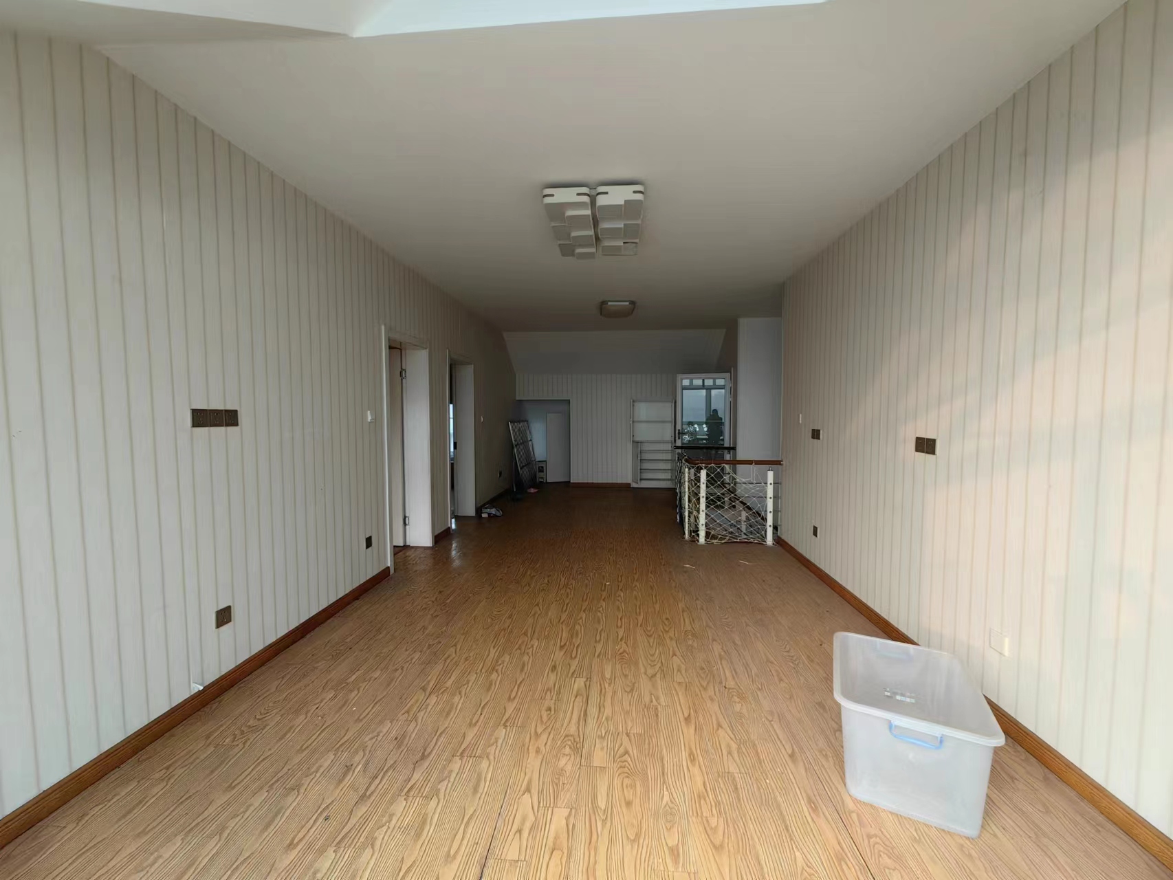 天山花苑 4室2厅2卫 102.70m&sup2;