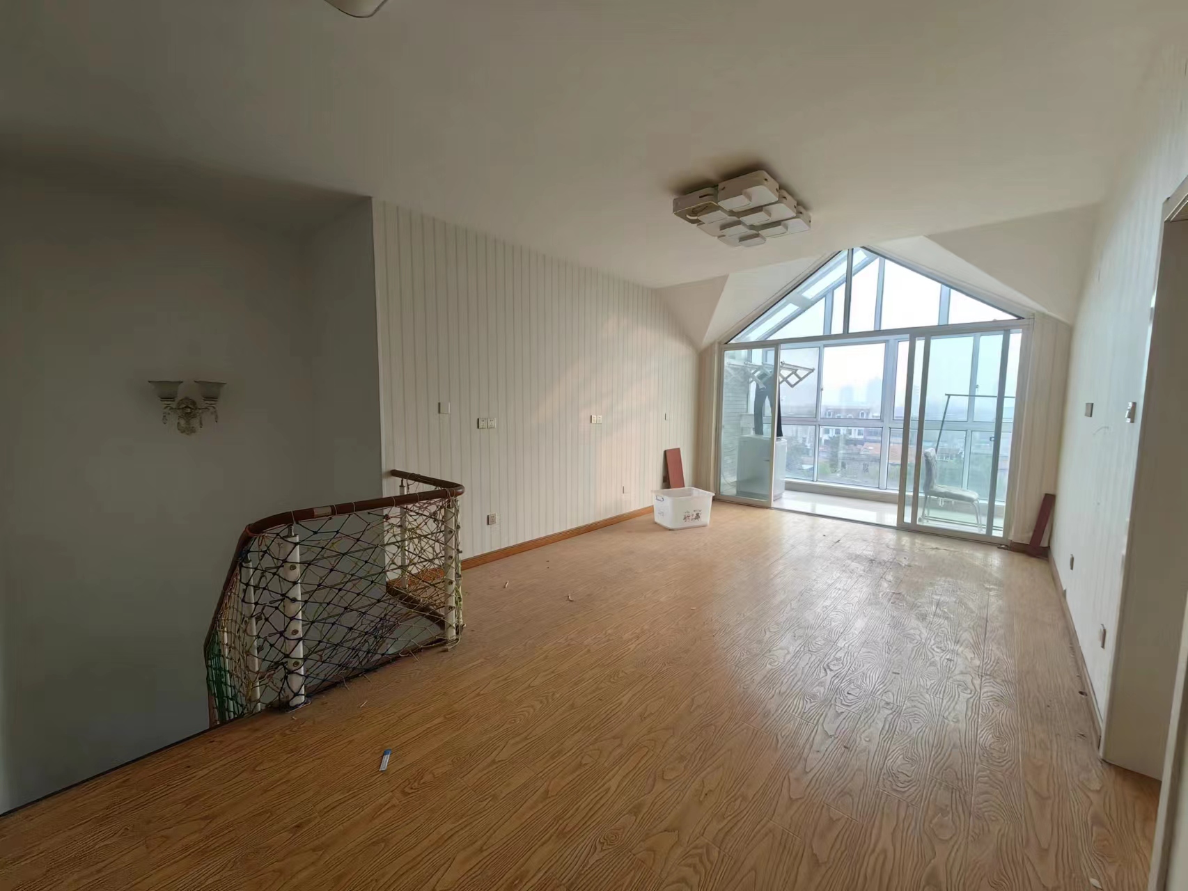 天山花苑 4室2厅2卫 102.70m&sup2;
