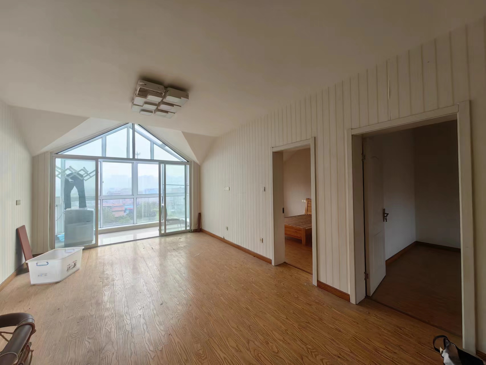 天山花苑 4室2厅2卫 102.70m&sup2;