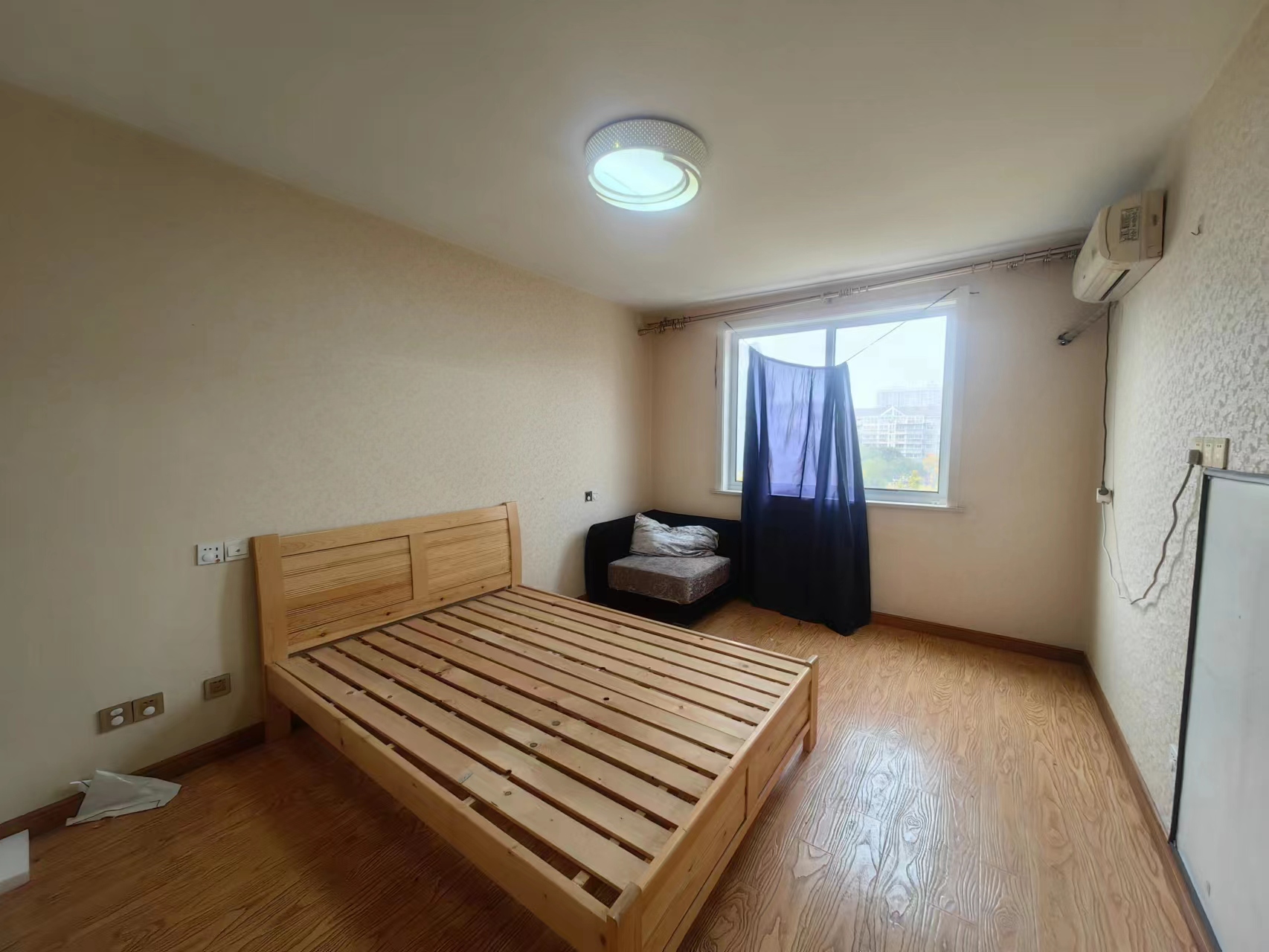 天山花苑 4室2厅2卫 102.70m&sup2;
