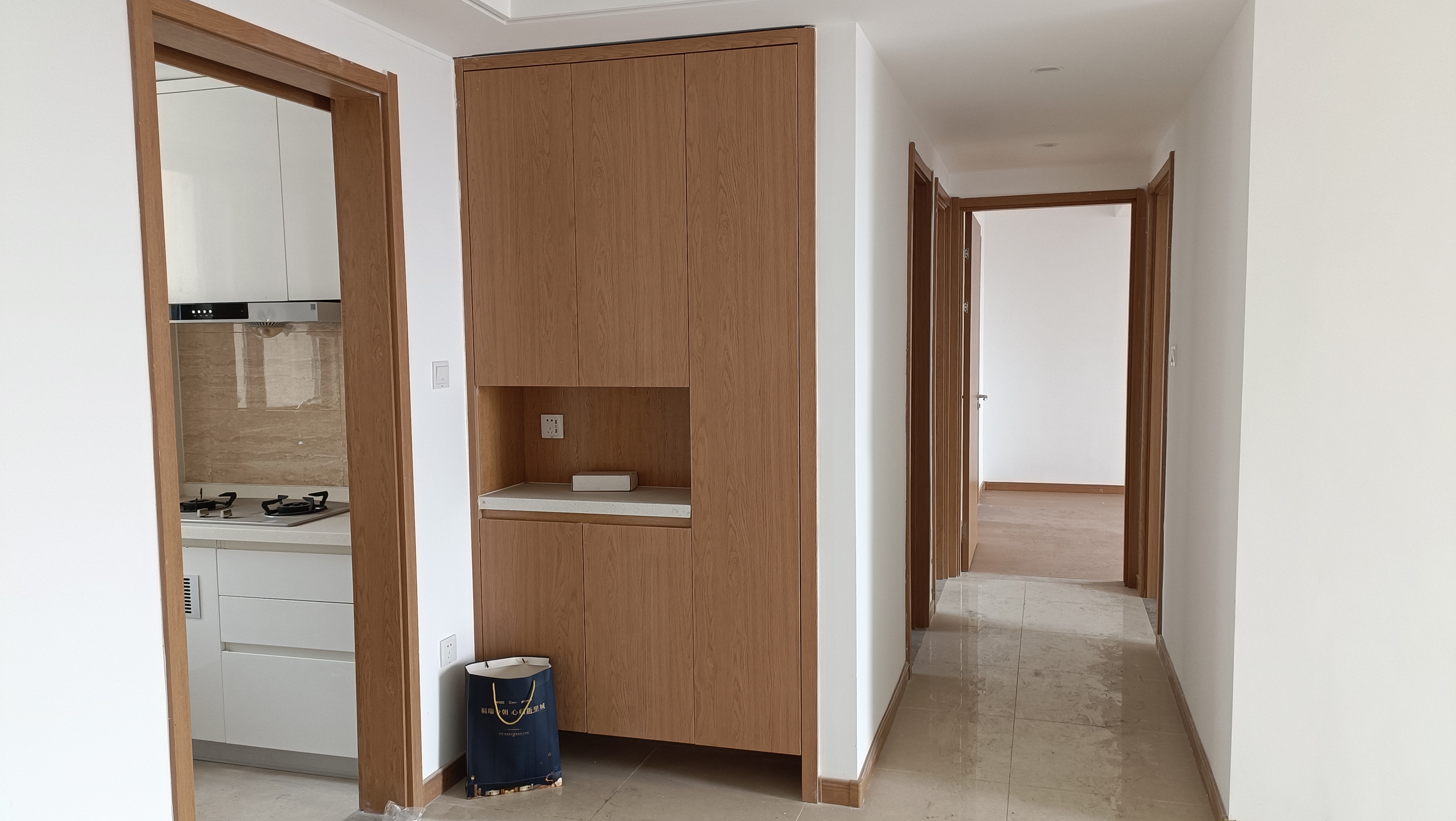 绿地新里城 3室2厅2卫 105m&sup2;