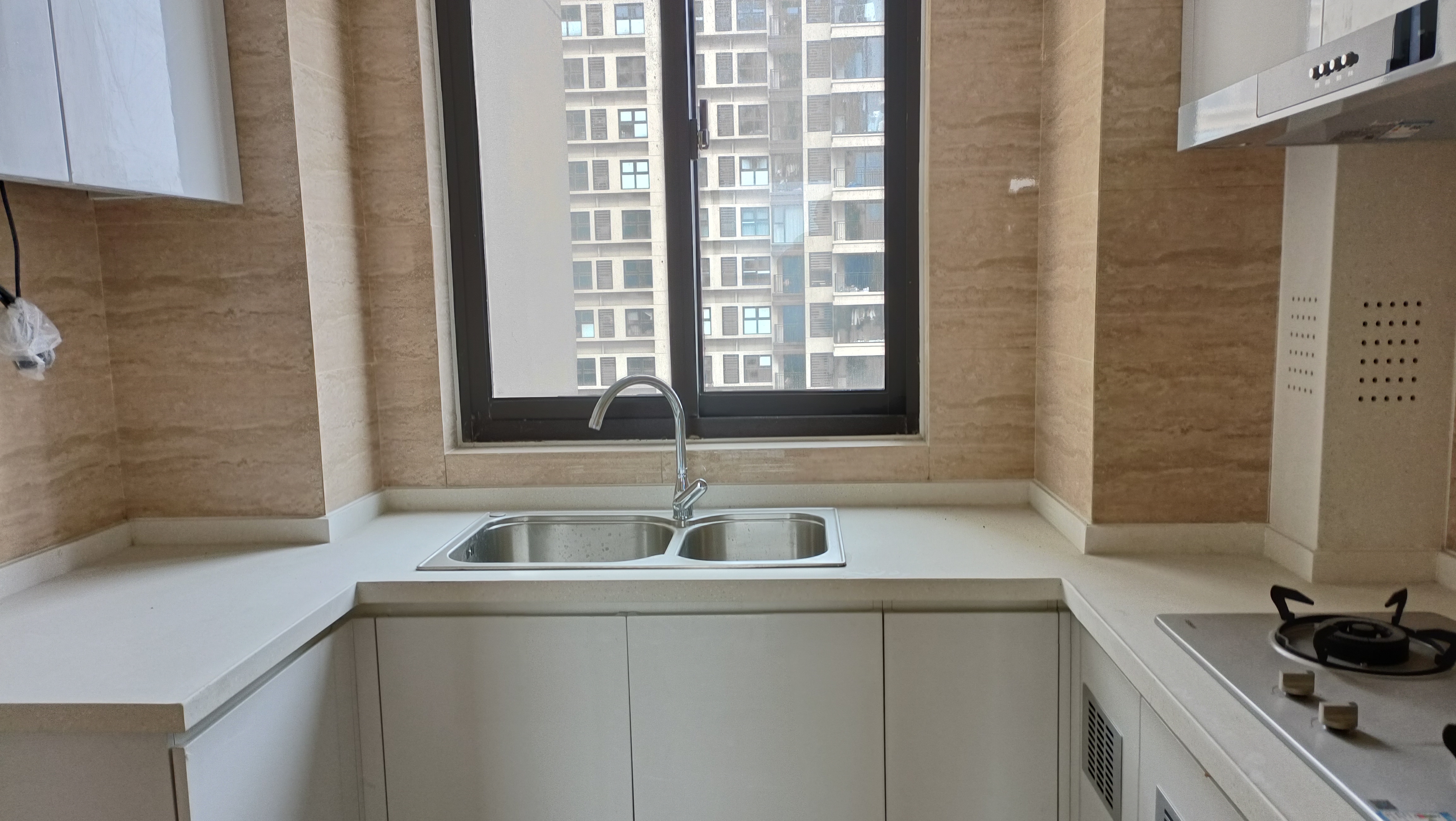 绿地新里城 3室2厅2卫 105m&sup2;