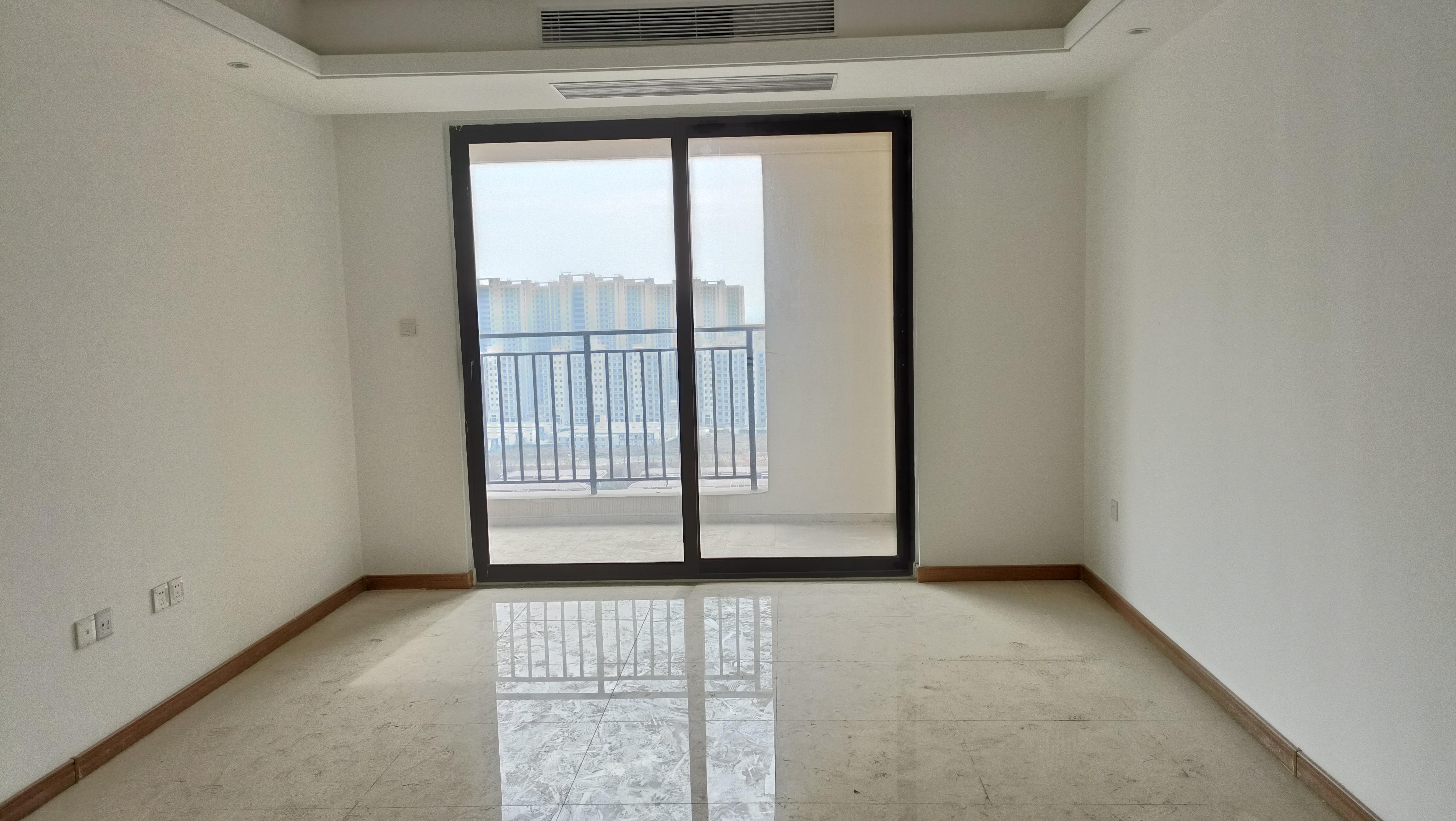绿地新里城 3室2厅2卫 105m&sup2;