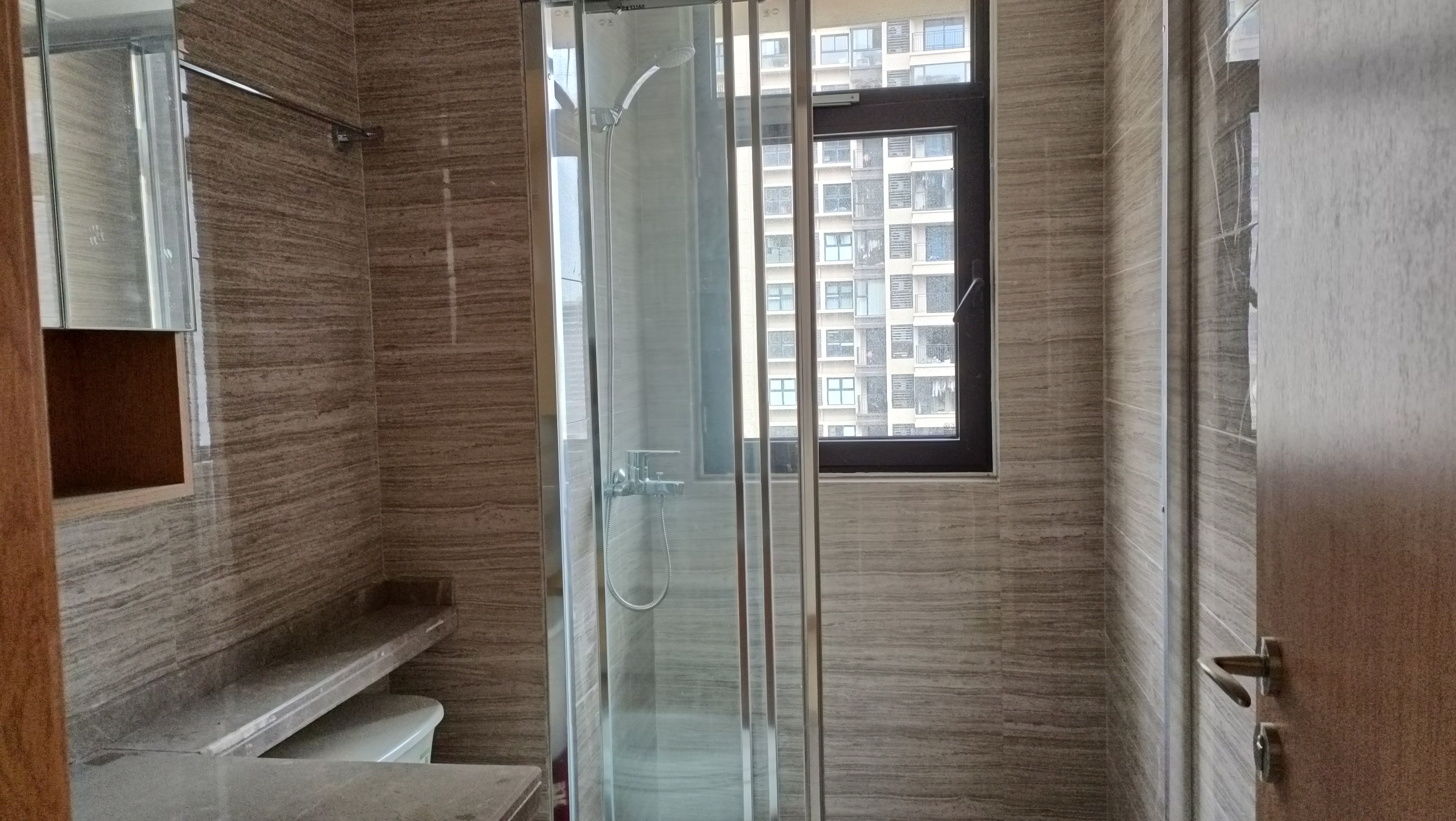 绿地新里城 3室2厅2卫 105m&sup2;