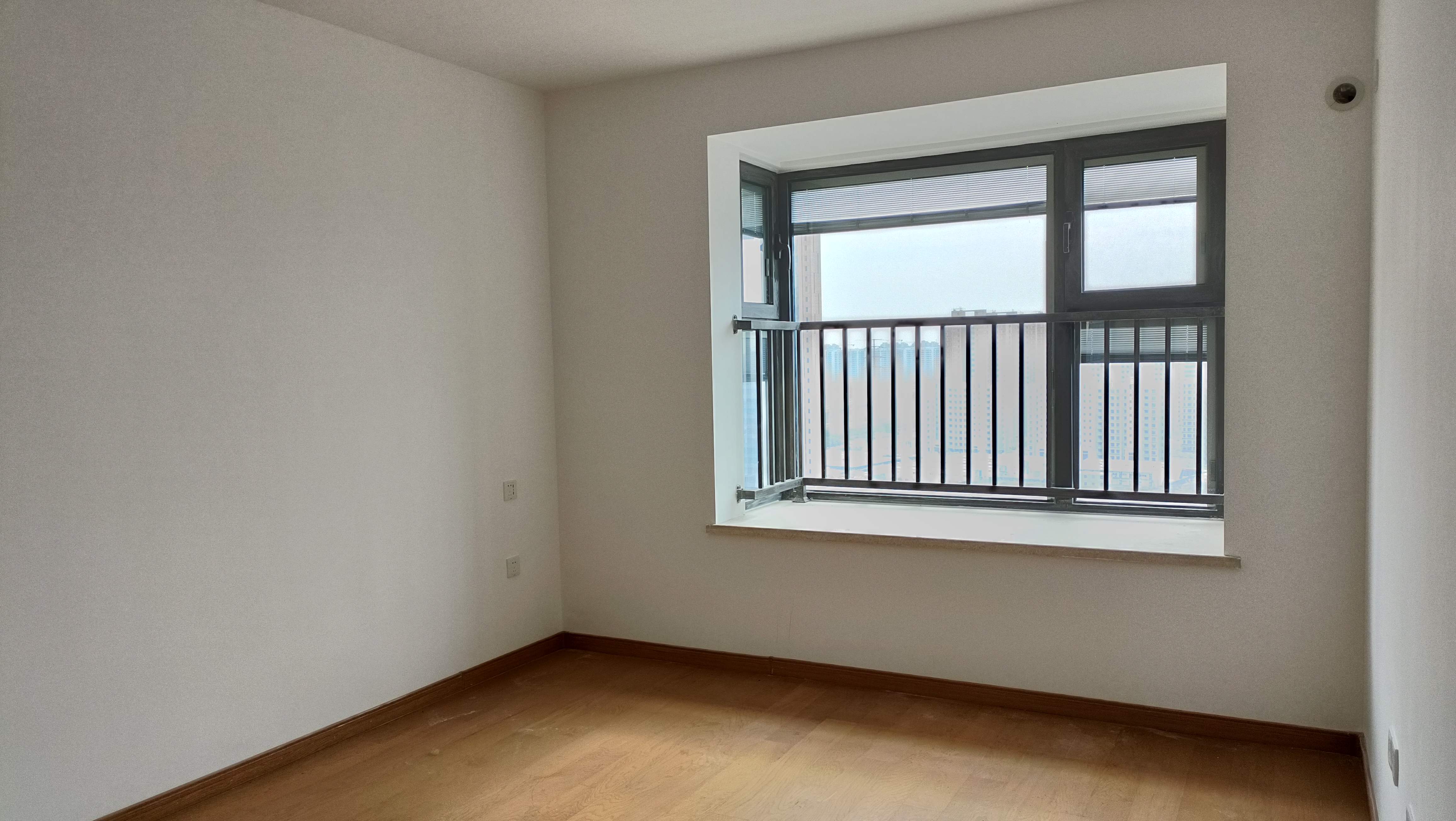 绿地新里城 3室2厅2卫 105m&sup2;