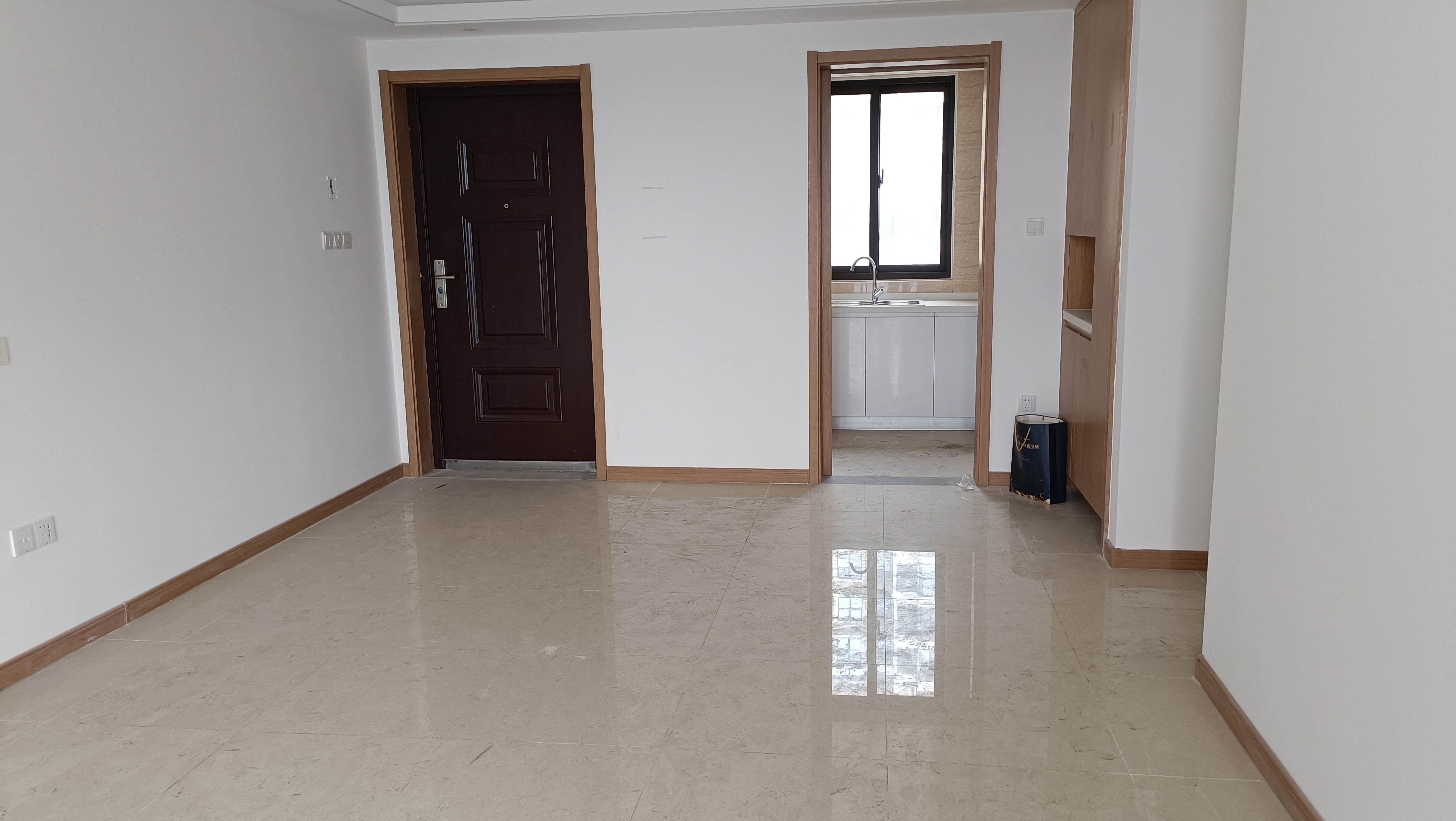 绿地新里城 3室2厅2卫 105m&sup2;