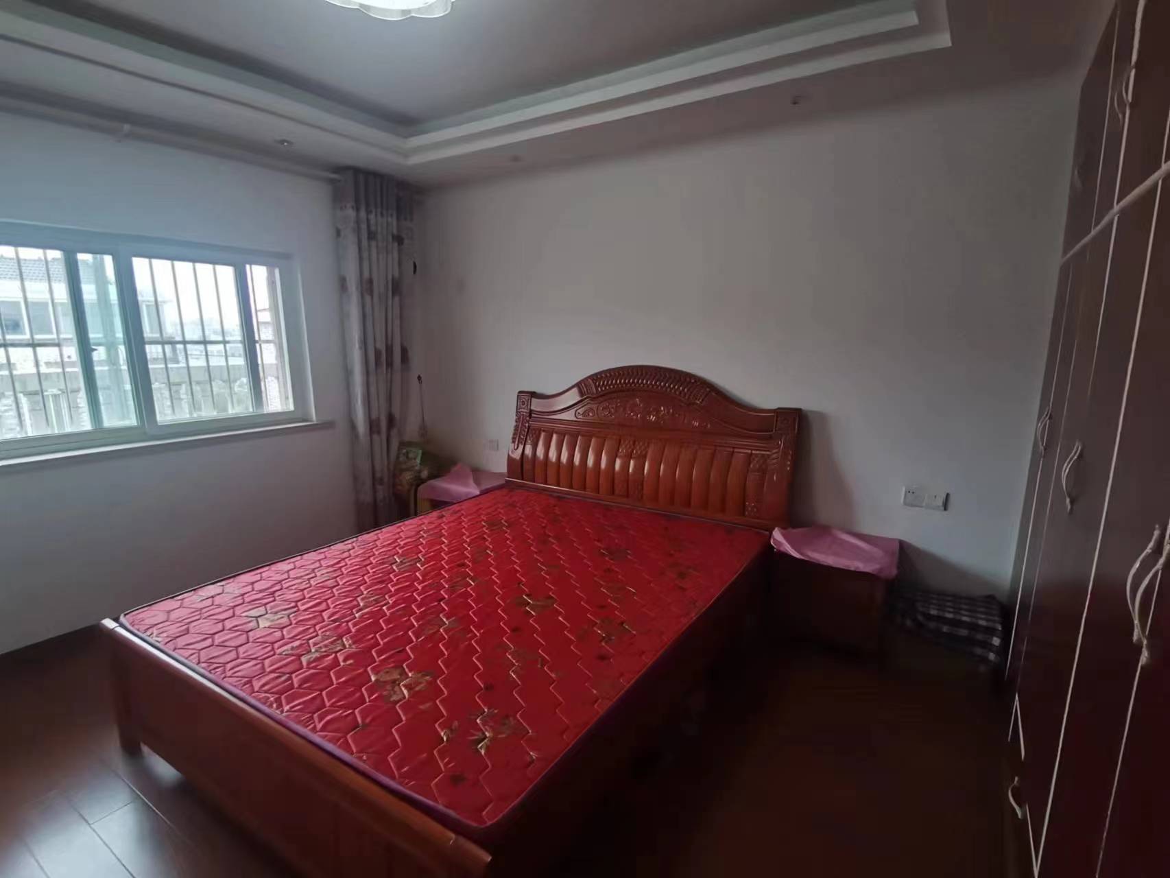 华山花苑四期 4室2厅1卫 109m&sup2;