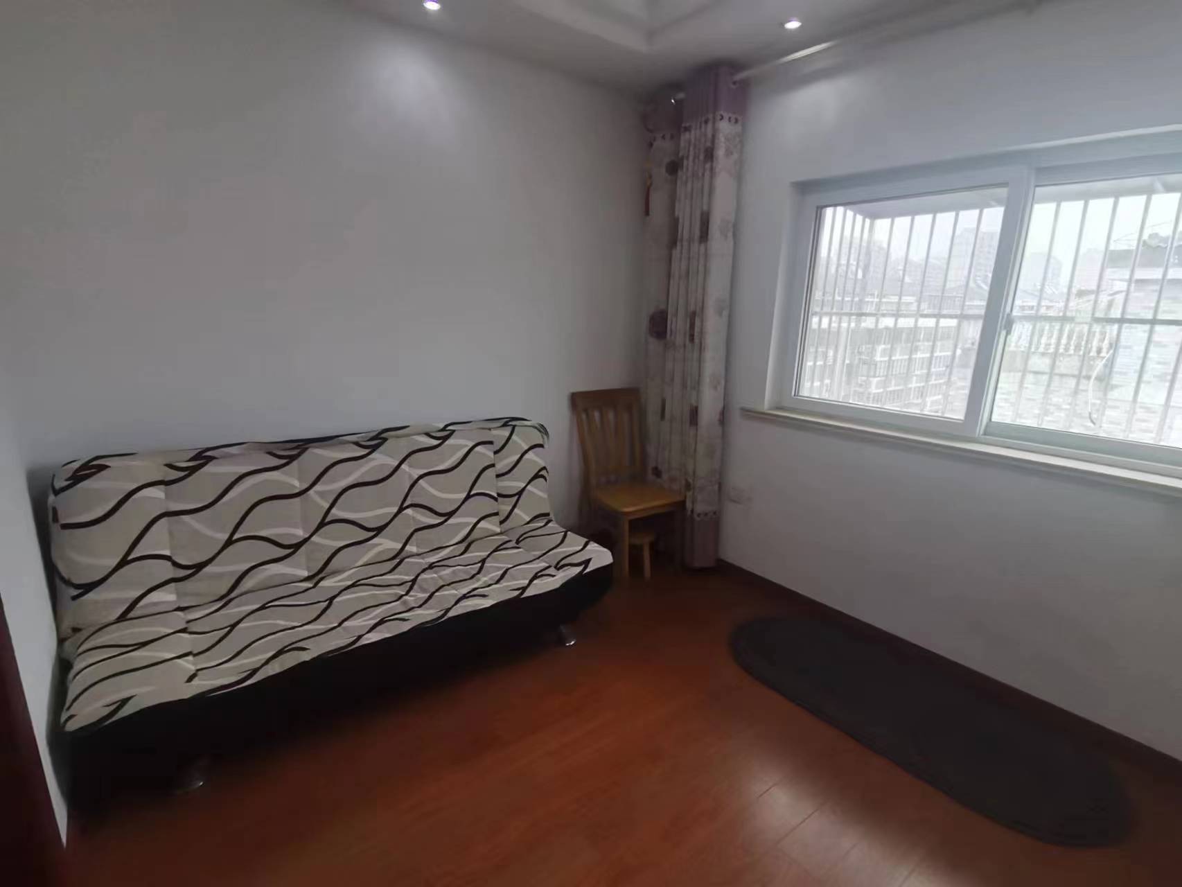 华山花苑四期 4室2厅1卫 109m&sup2;