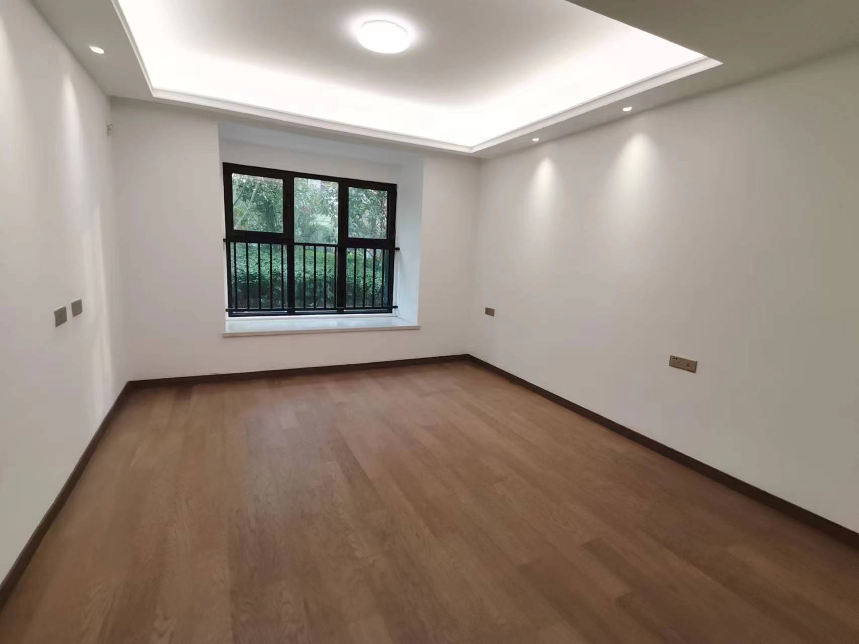 中海上东区 4室2厅2卫 142m&sup2;