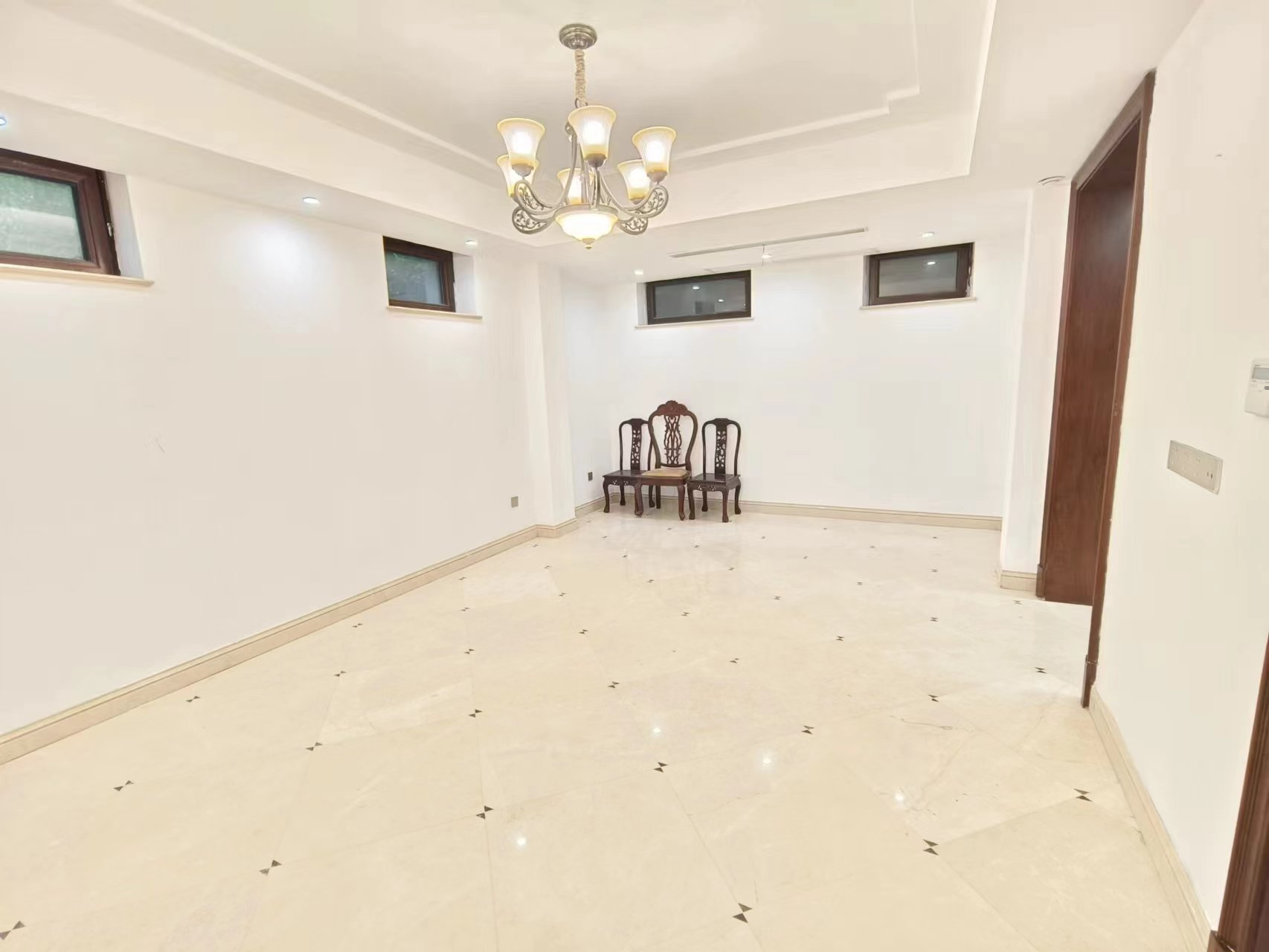 玉麒麟半岛 5室3厅3卫 342.65m&sup2;