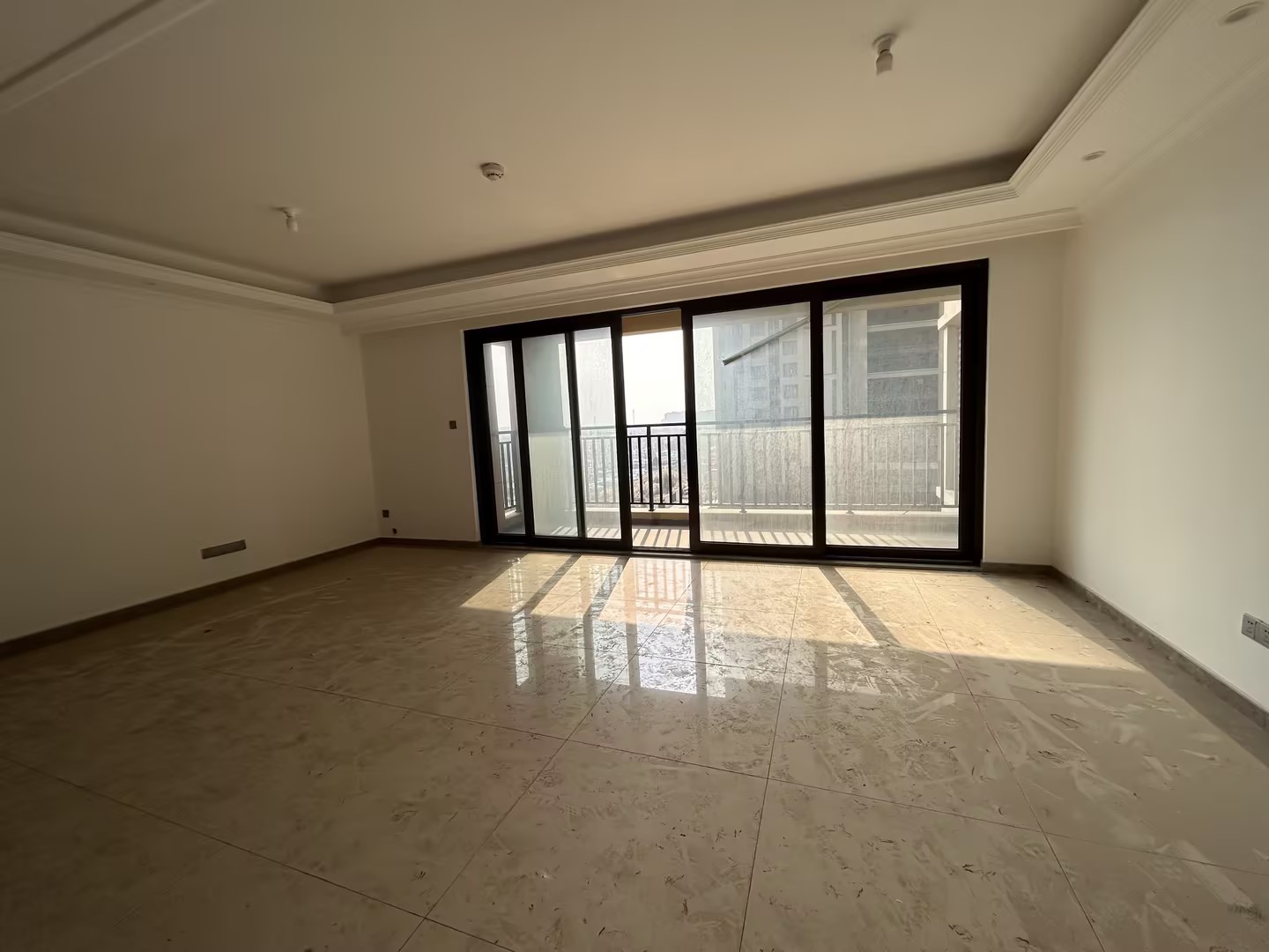 富力院士廷 4室2厅2卫 144m&sup2;