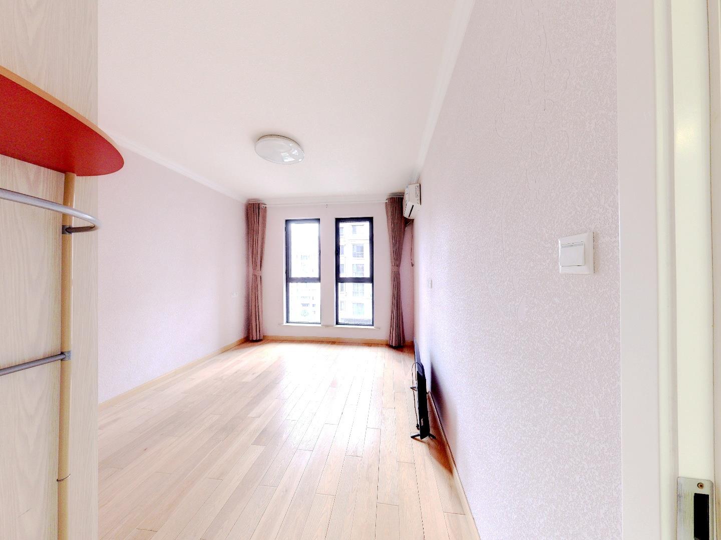 中港城世家 3室2厅2卫 140m&sup2;