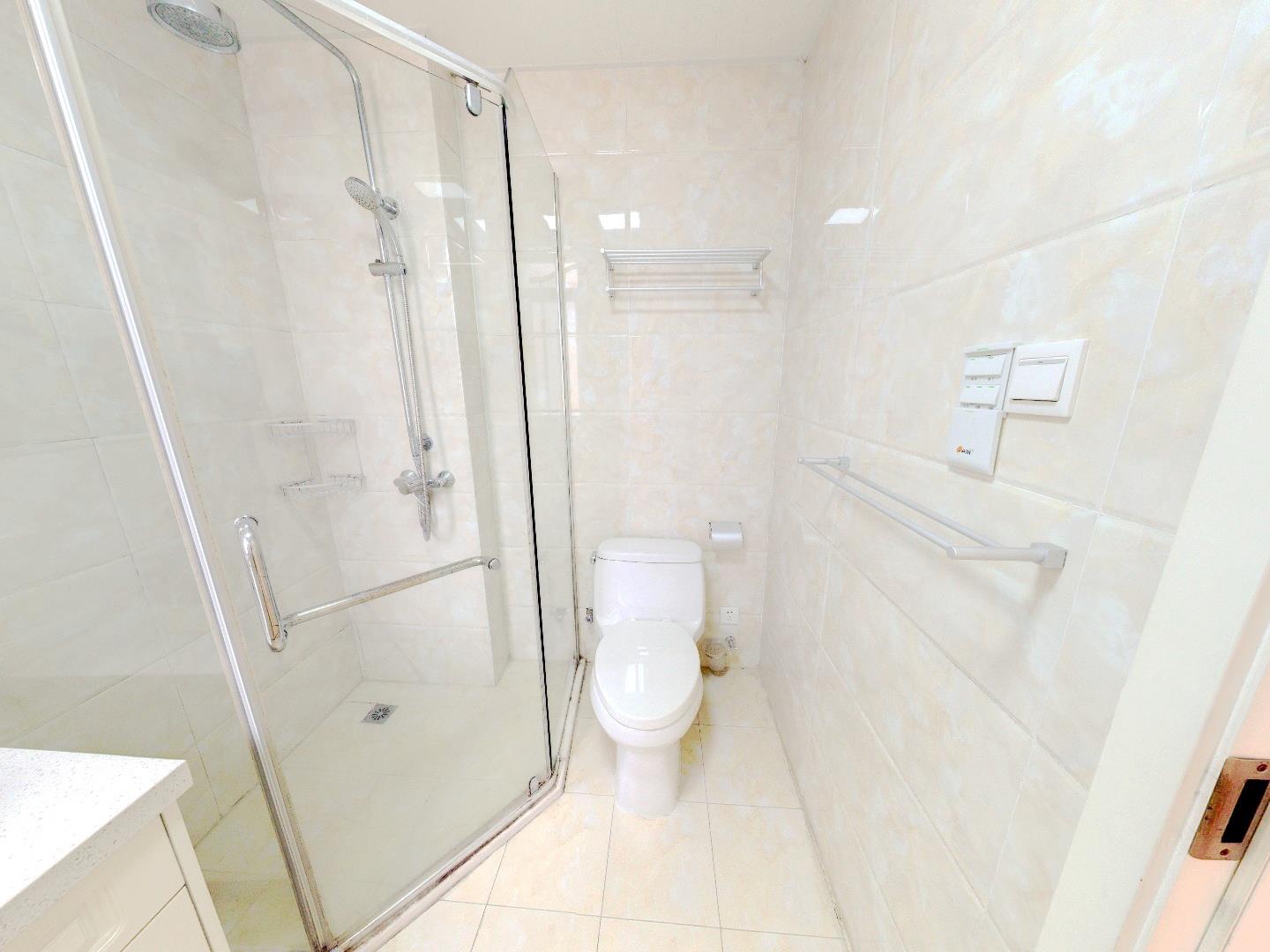中港城世家 3室2厅2卫 140m&sup2;