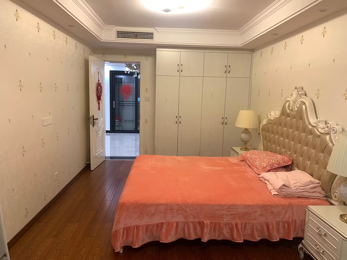 虹桥新苑 4室2厅1卫 160m&sup2;