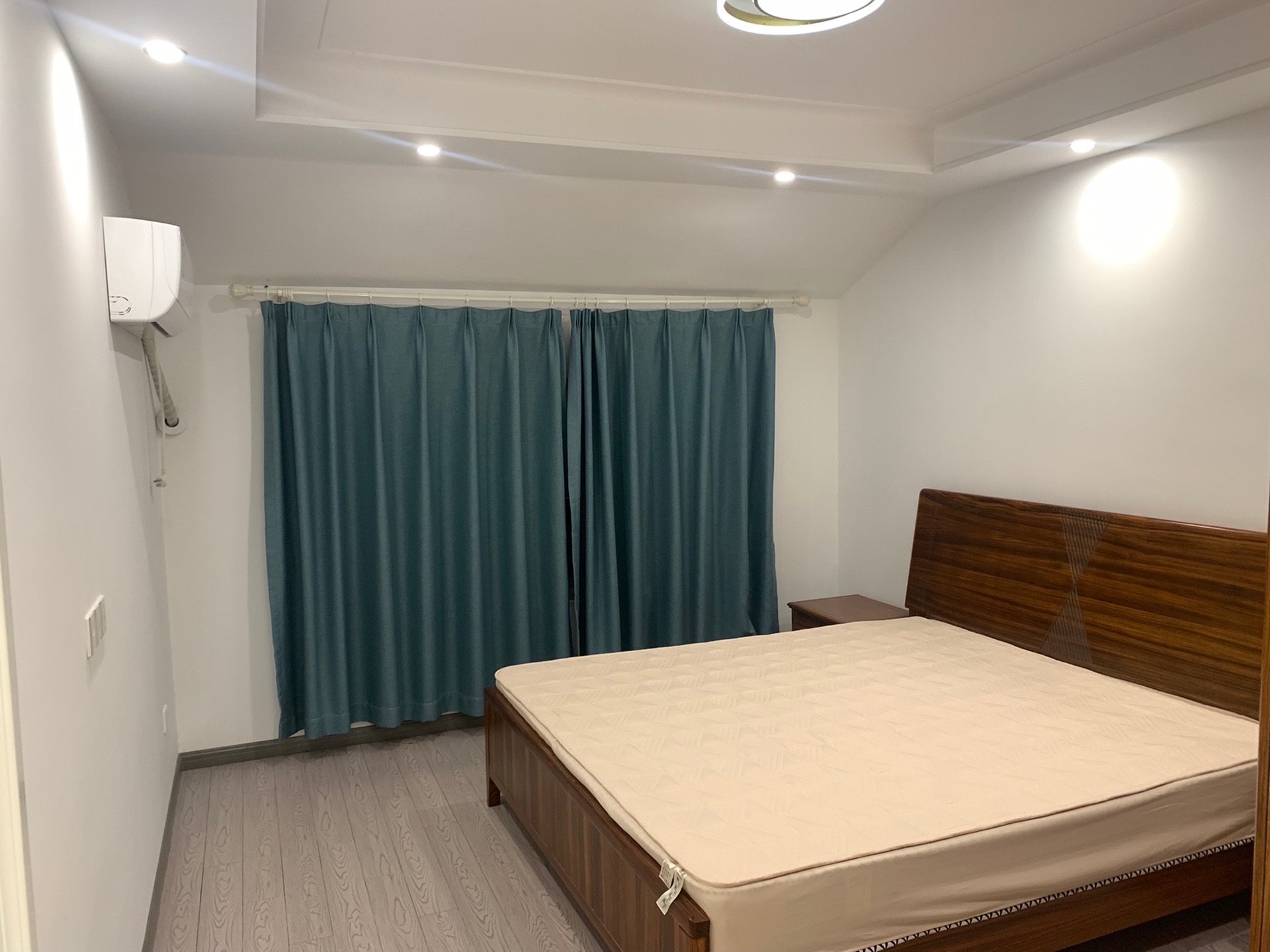 虹桥新苑 4室2厅1卫 160m&sup2;
