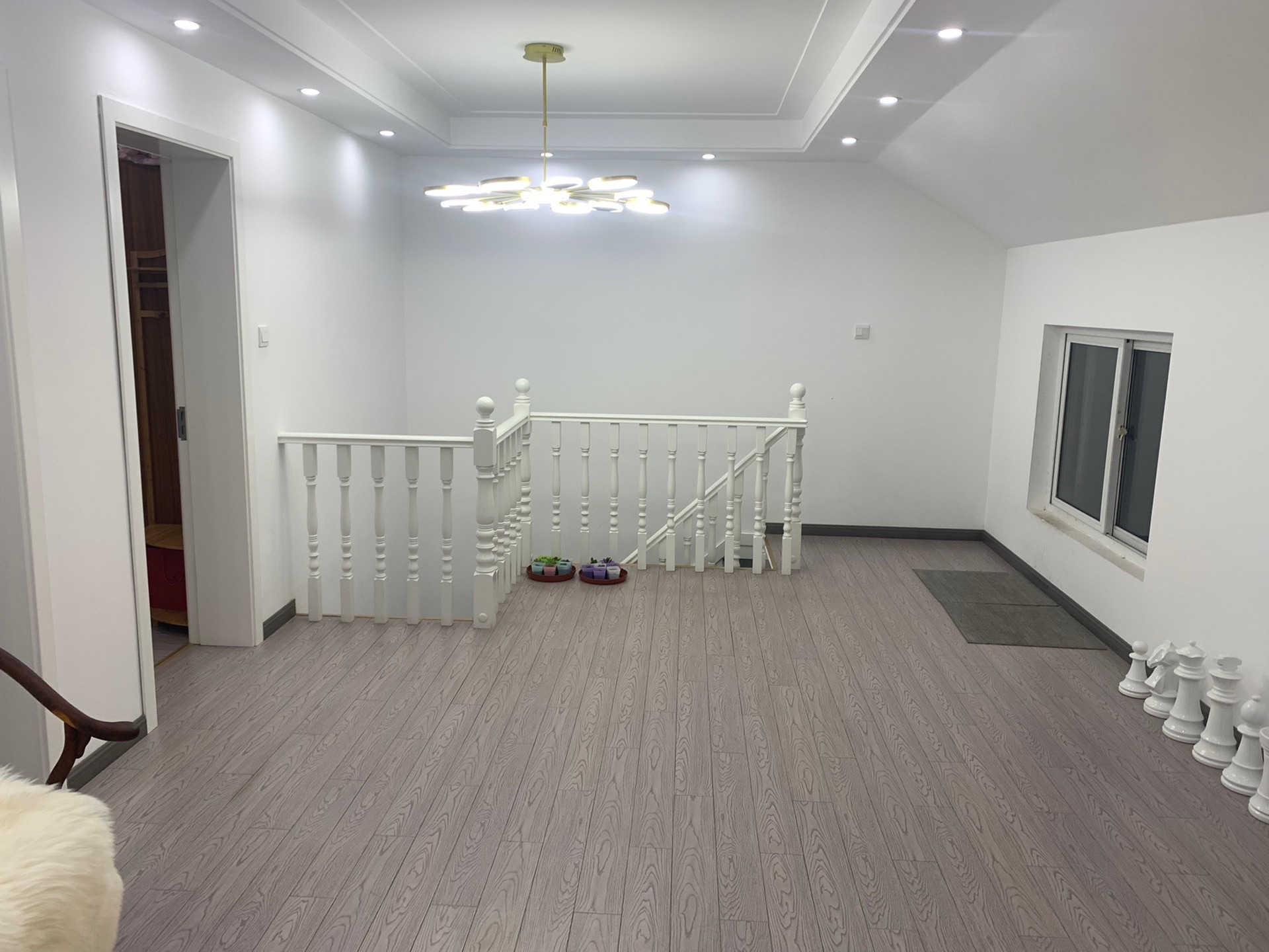 虹桥新苑 4室2厅1卫 160m&sup2;