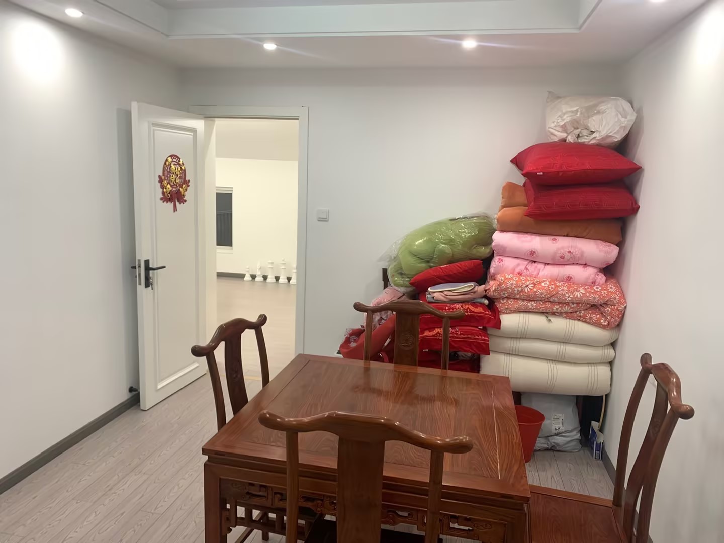 虹桥新苑 4室2厅1卫 160m&sup2;