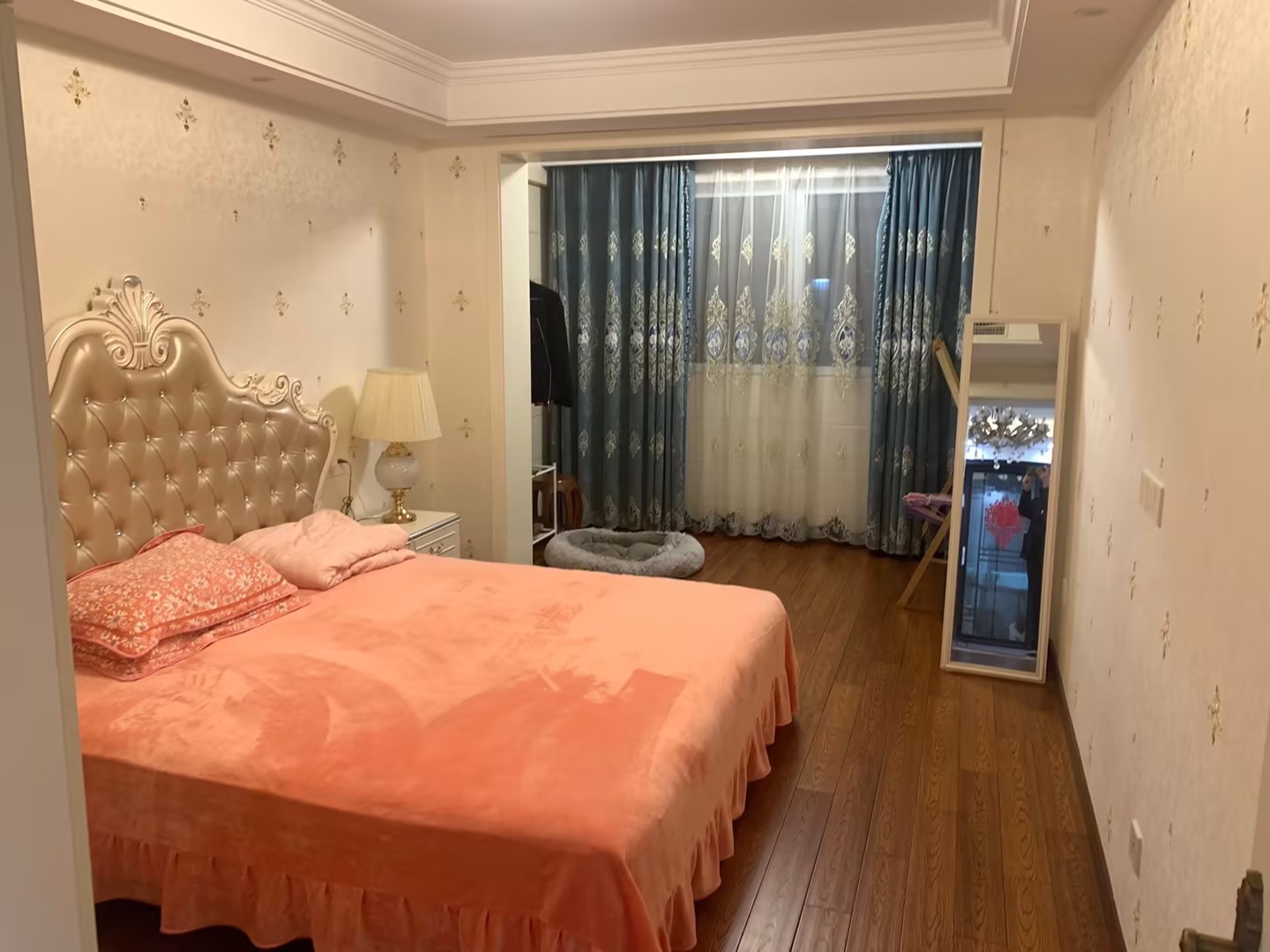 虹桥新苑 4室2厅1卫 160m&sup2;