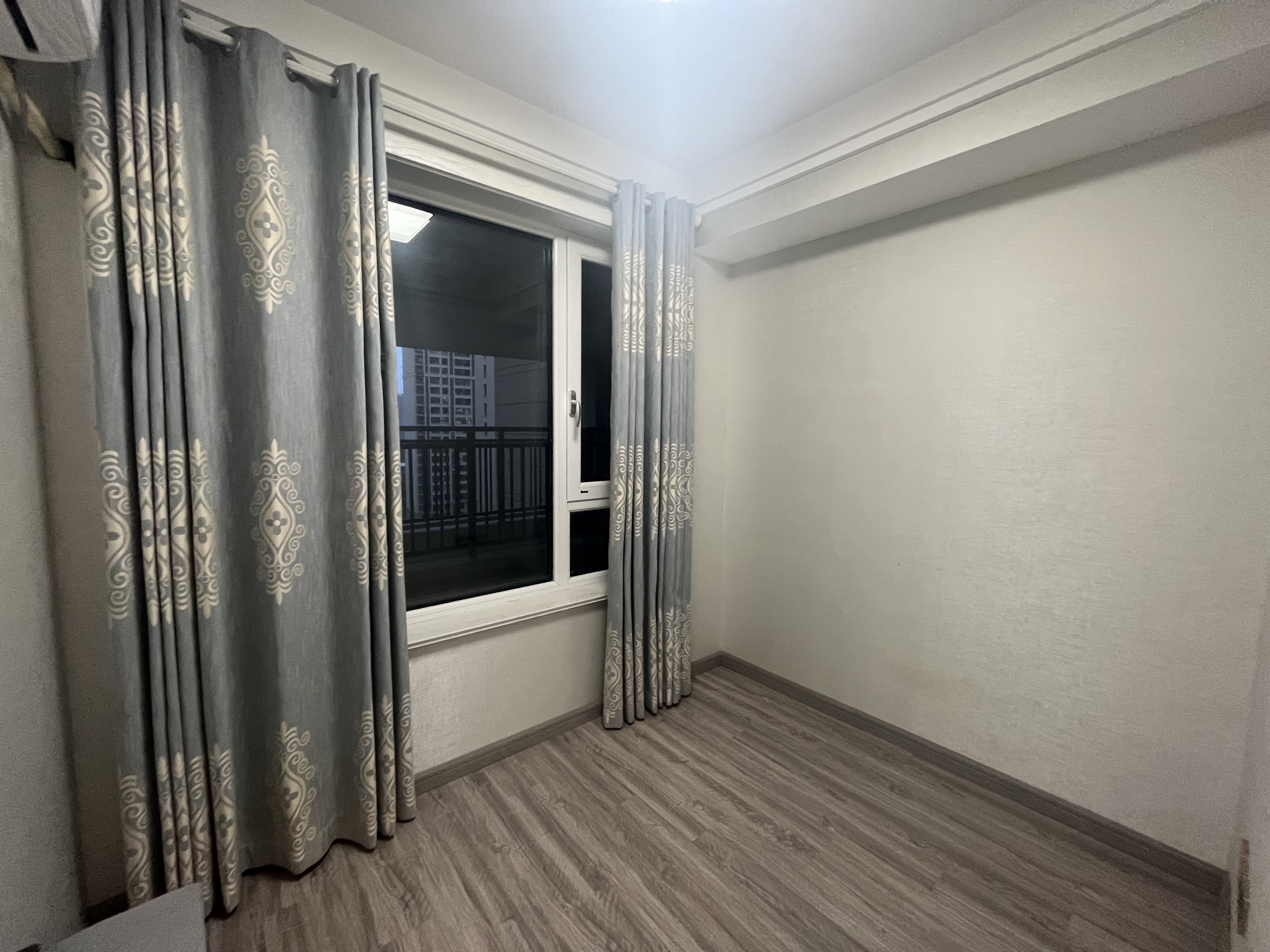 世茂新界 3室2厅1卫 90m&sup2;