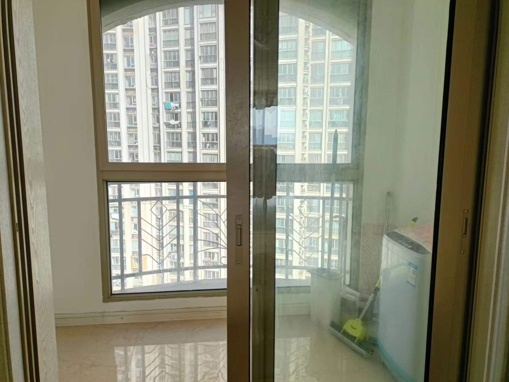 中南世纪花城一期 3室2厅2卫 138m&sup2;