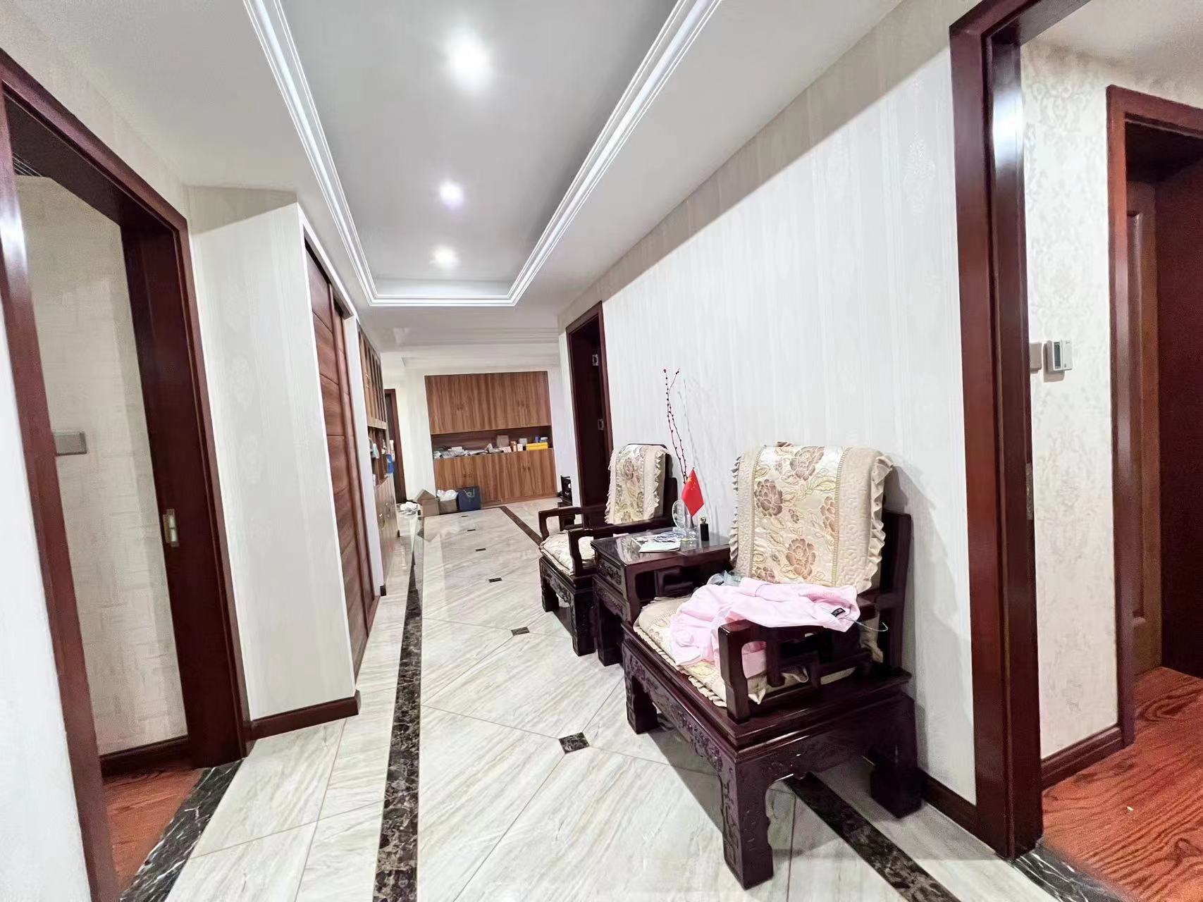 金鼎湾花园 4室2厅2卫 186m&sup2;