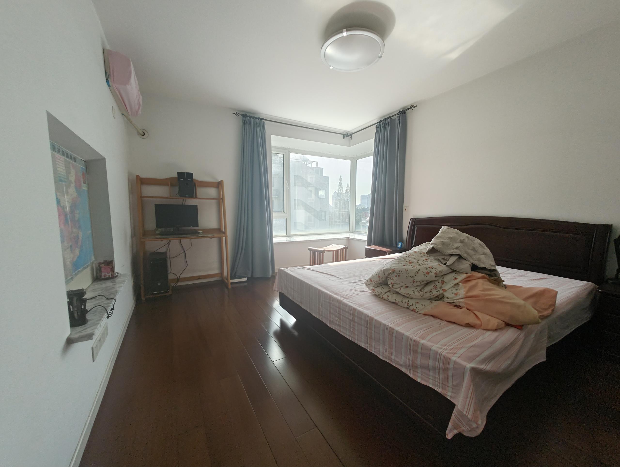 江海名苑南区 3室2厅2卫 144m&sup2;