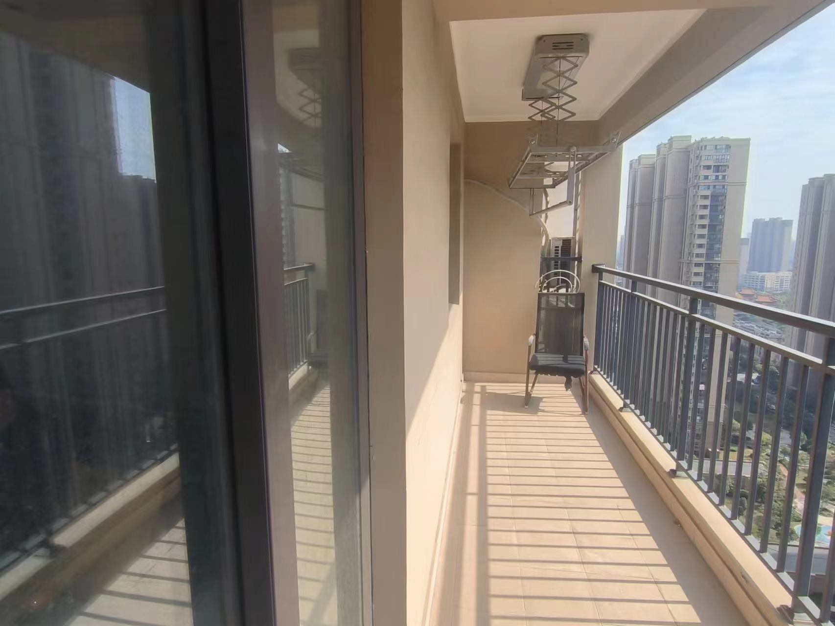 中海碧林湾 3室2厅2卫 140.00m&sup2;