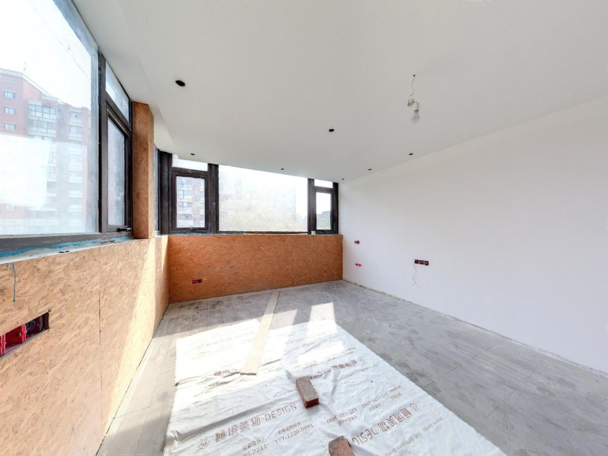 盛和九里香堤一期 4室3厅4卫 211m&sup2;