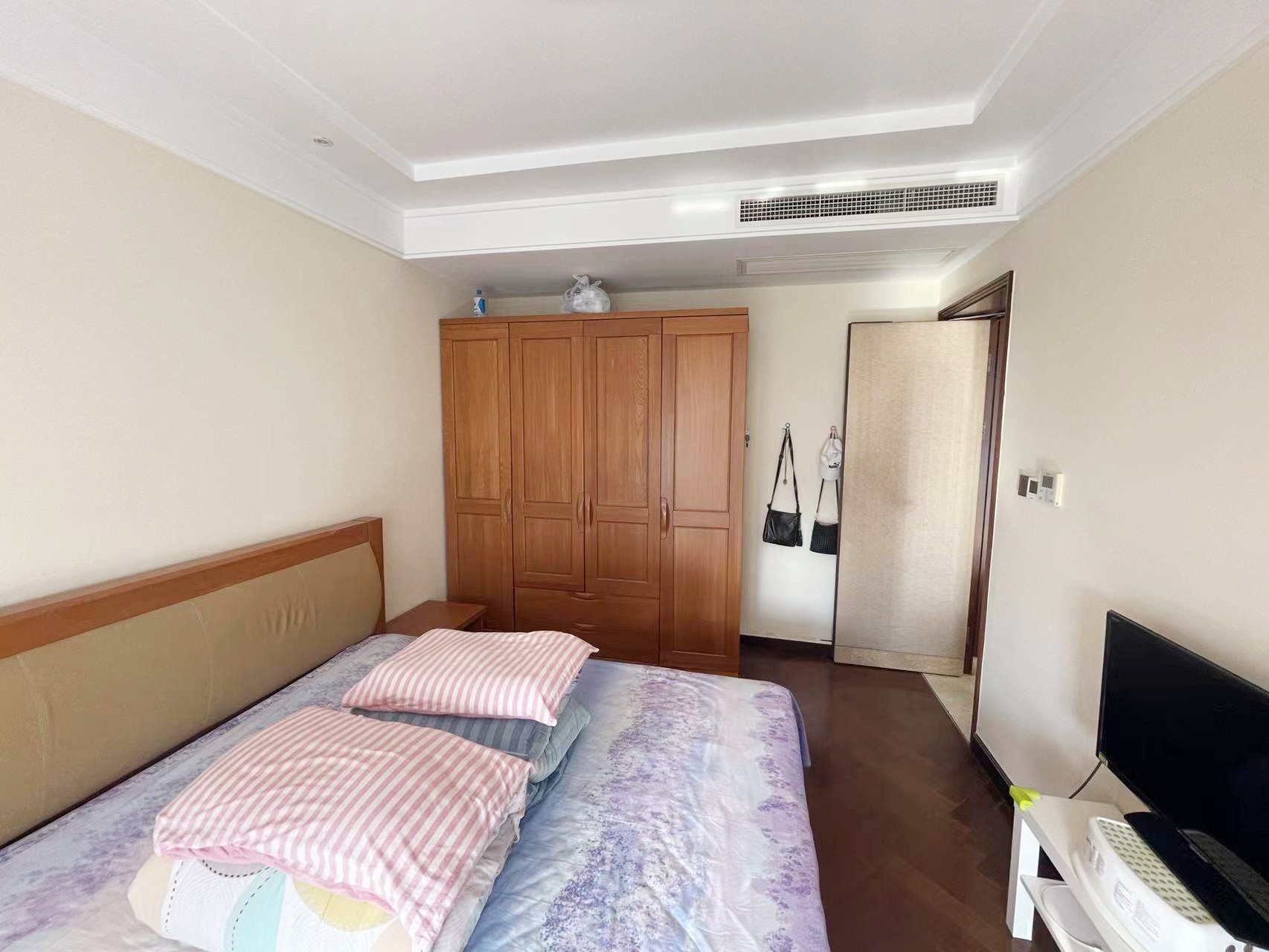 圆融广场公馆 3室2厅2卫 145m&sup2;