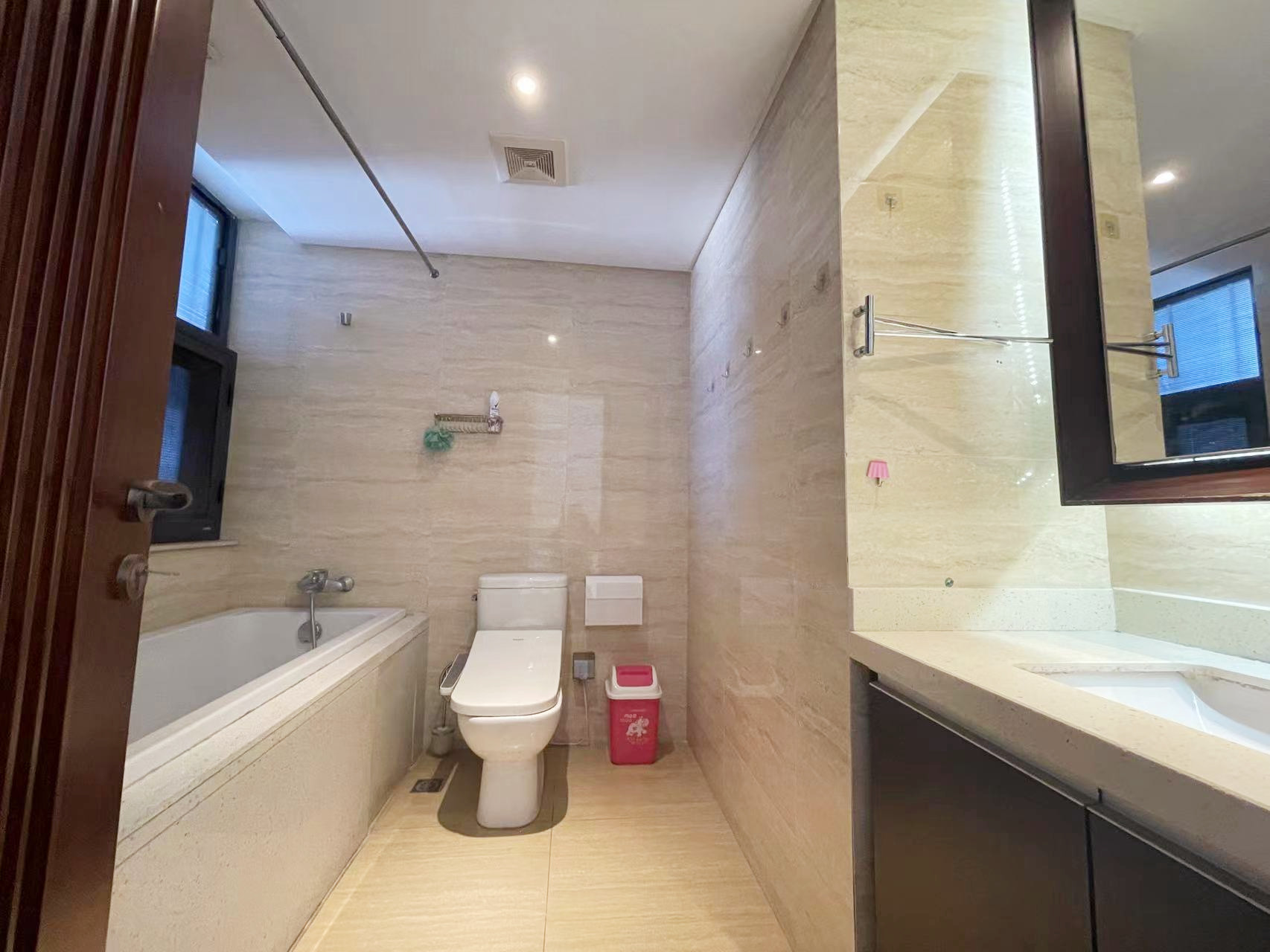 圆融广场公馆 3室2厅2卫 145m&sup2;