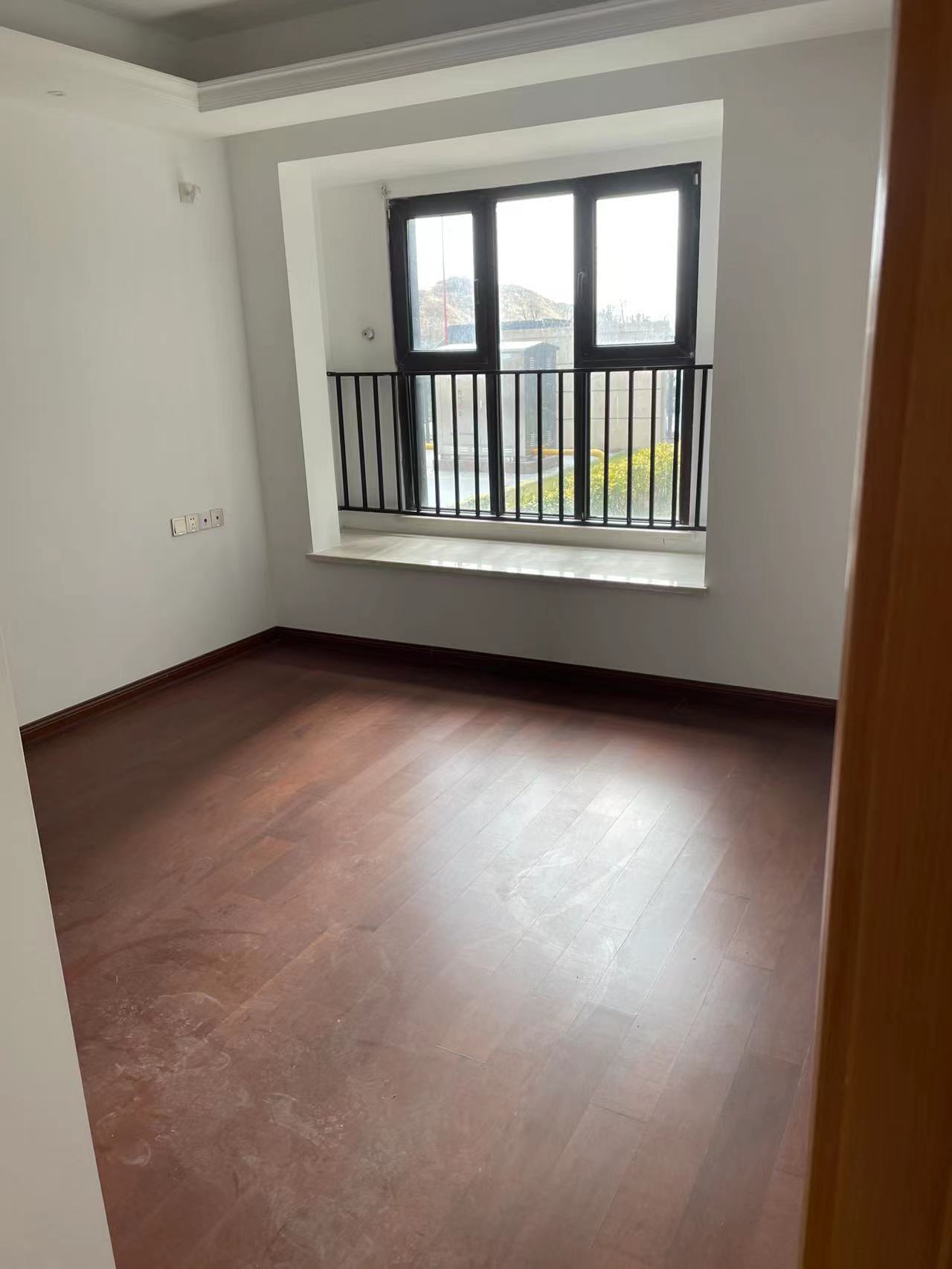 富力院士廷 4室2厅2卫 136m&sup2;