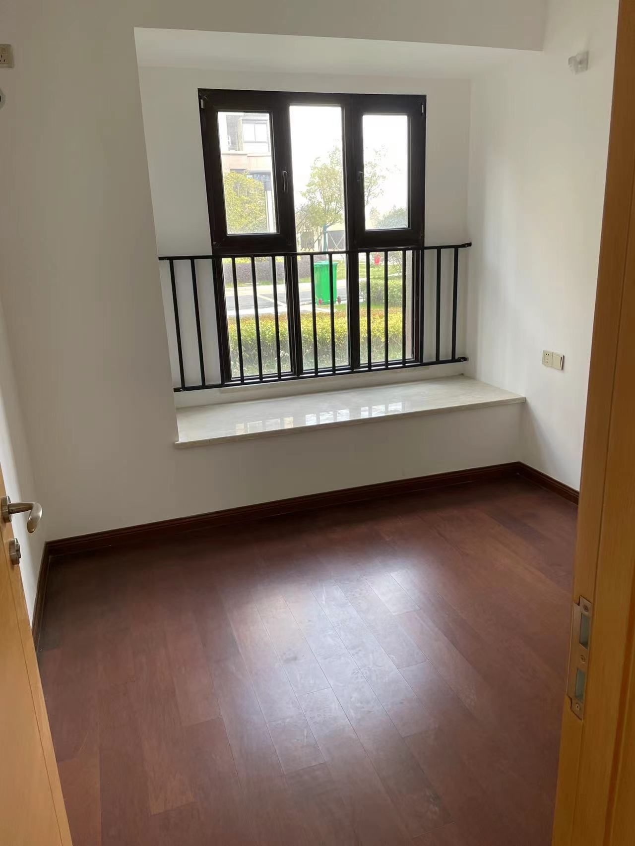 富力院士廷 4室2厅2卫 136m&sup2;