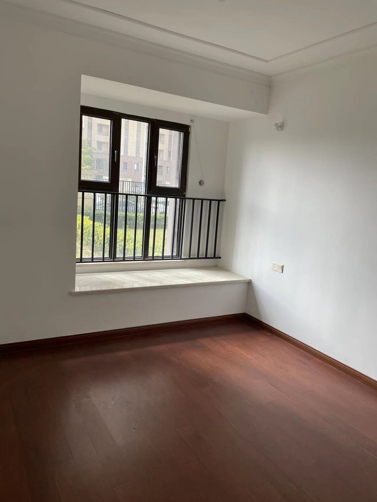 富力院士廷 4室2厅2卫 136m&sup2;