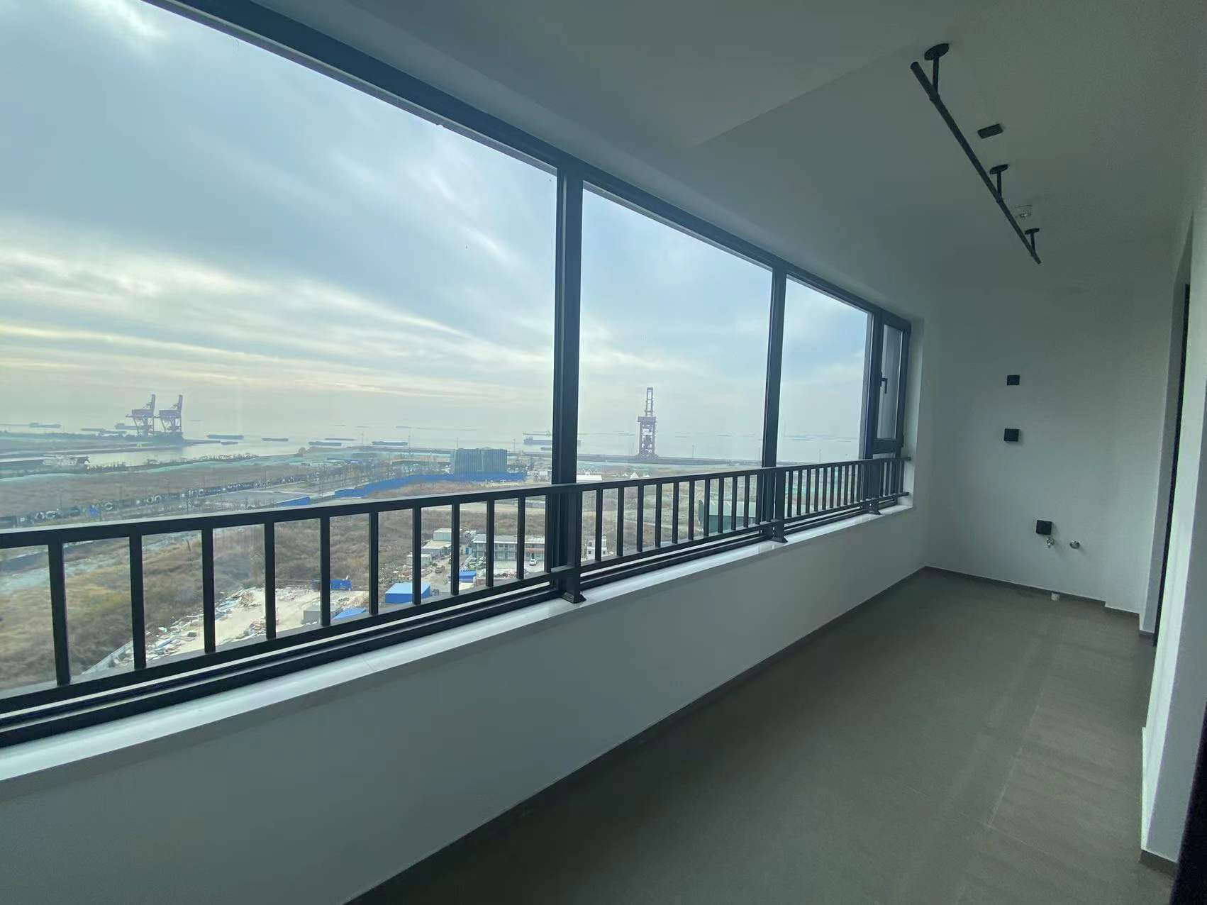 滨江玺 4室2厅2卫 143m&sup2;