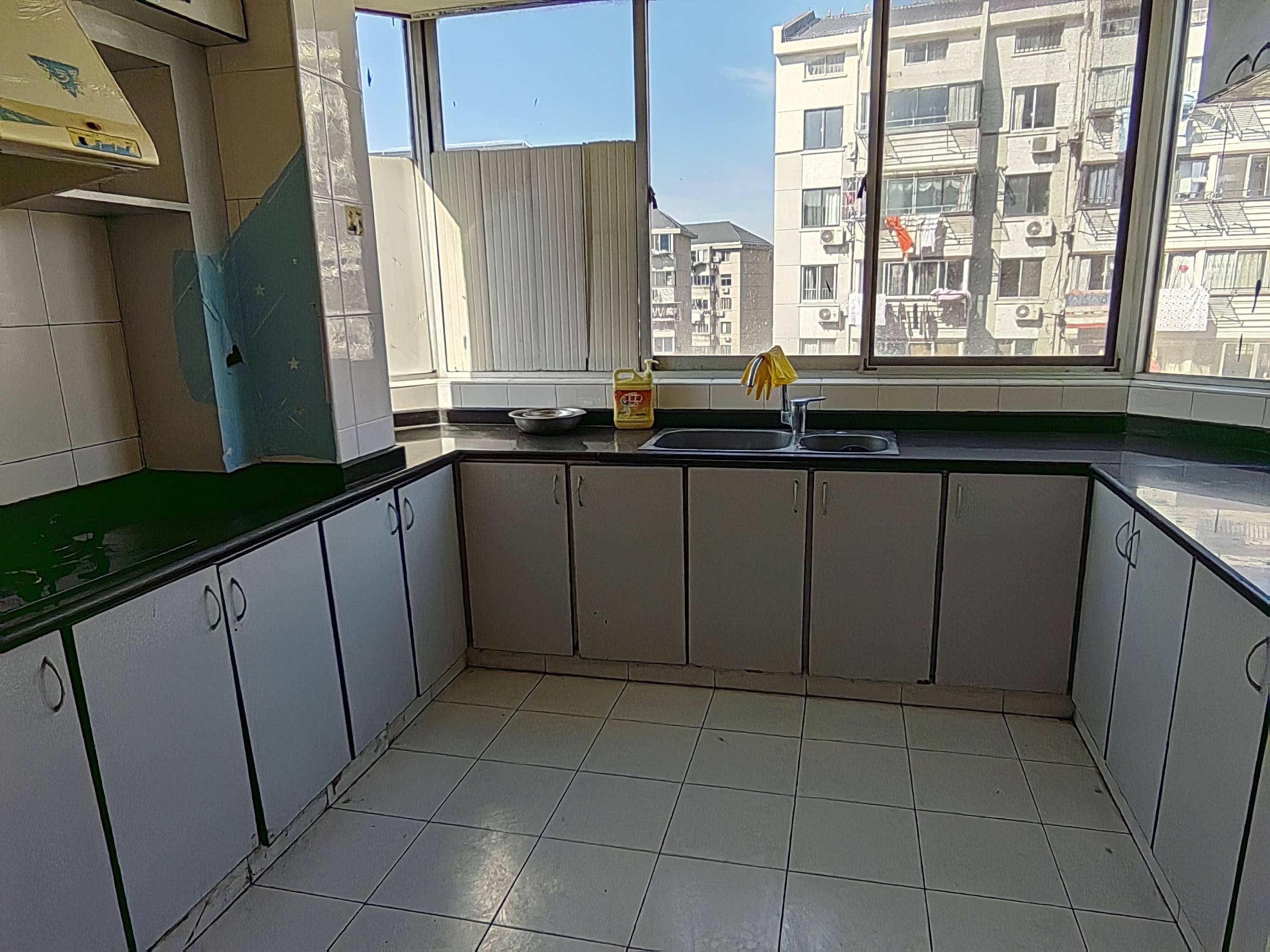 郭里园 3室2厅1卫 101.68m&sup2;
