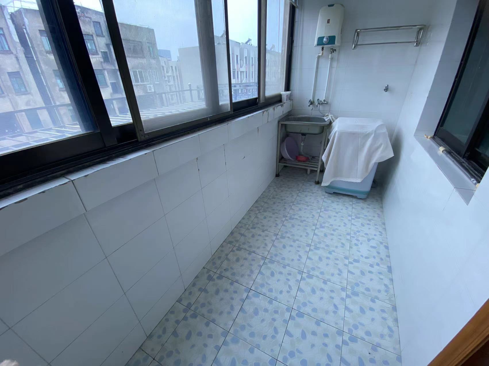 八角亭东一区 2室1厅1卫 70m&sup2;