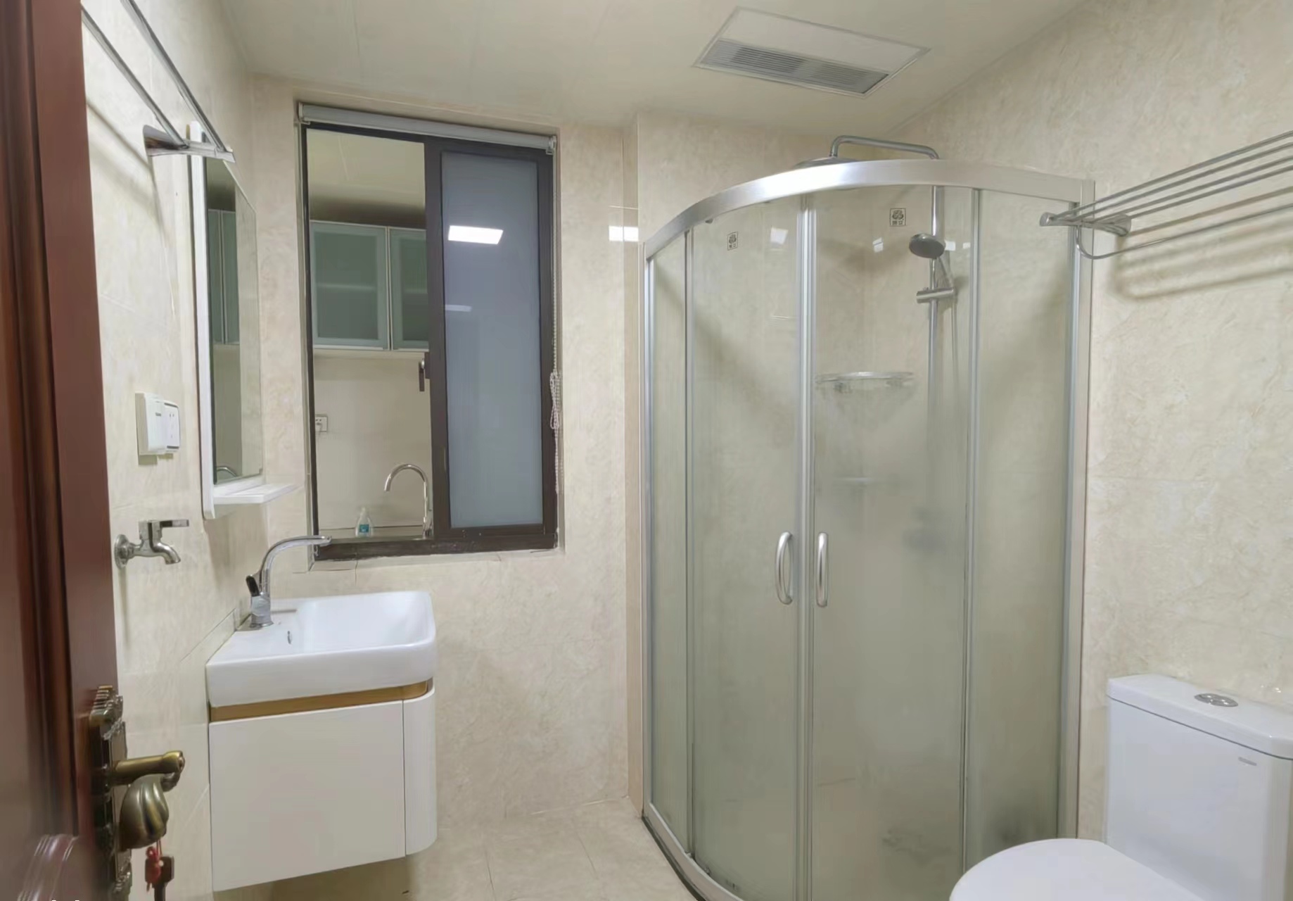 华强城 3室2厅2卫 125m&sup2;