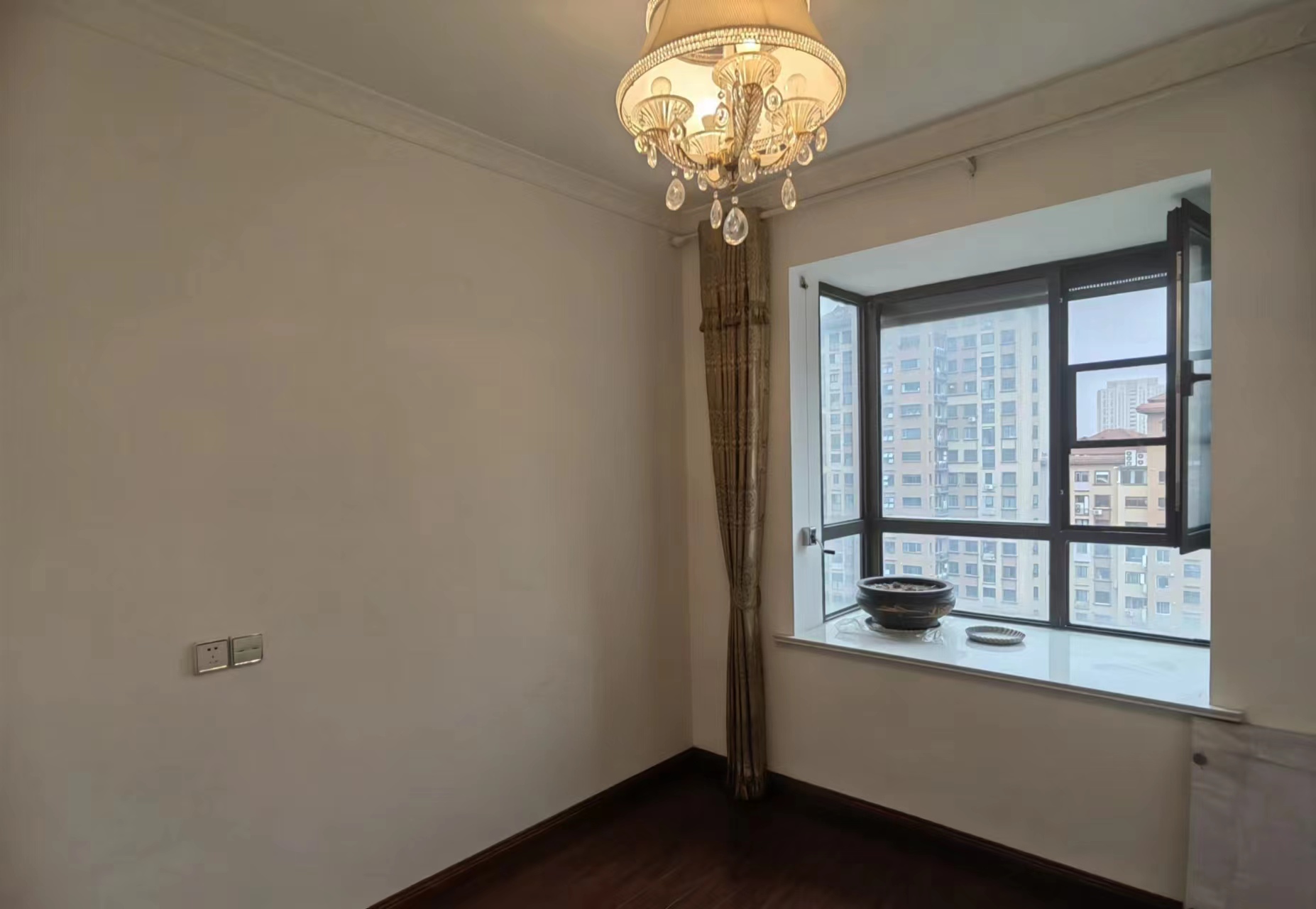 华强城 3室2厅2卫 125m&sup2;