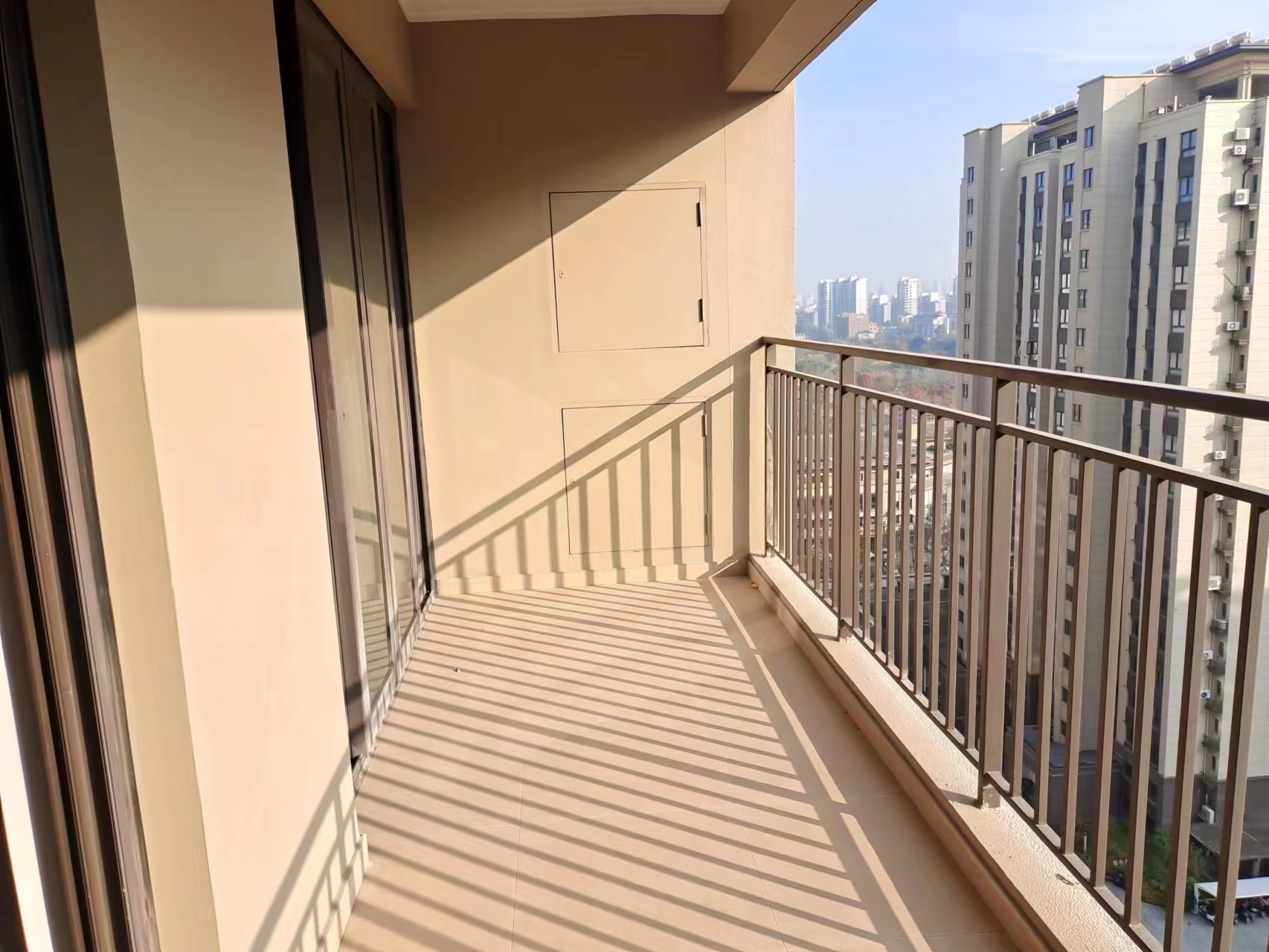 上悦城 3室2厅1卫 100m²