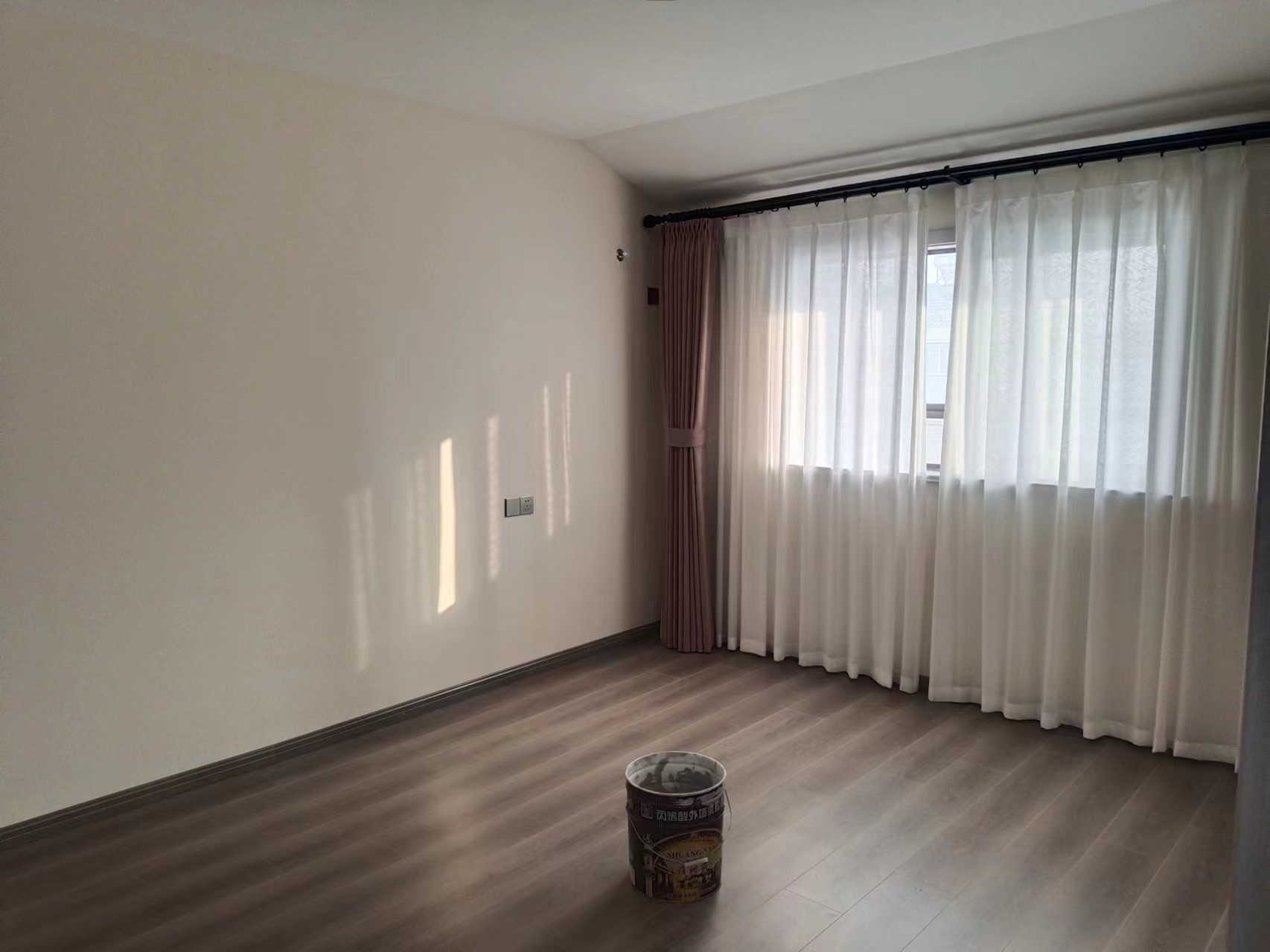 泰山公寓 4室2厅2卫 144m²