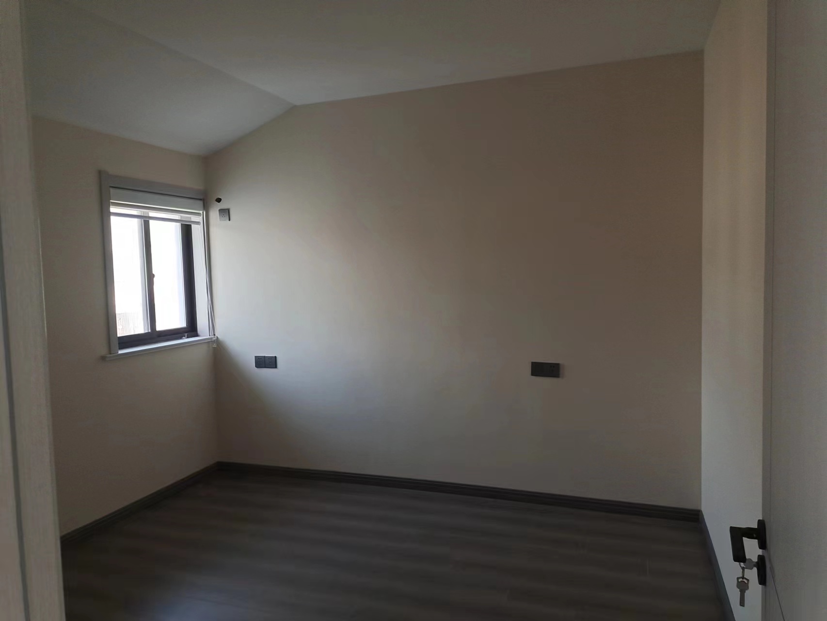 泰山公寓 4室2厅2卫 144m²