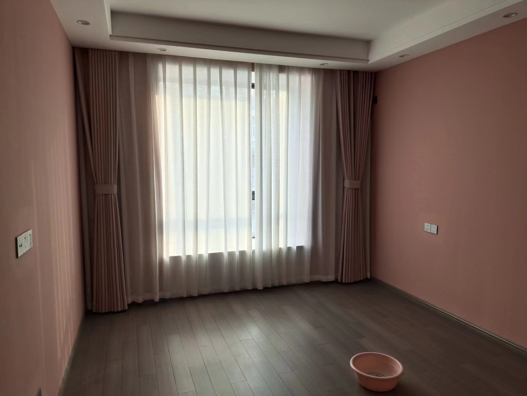 泰山公寓 4室2厅2卫 144m²