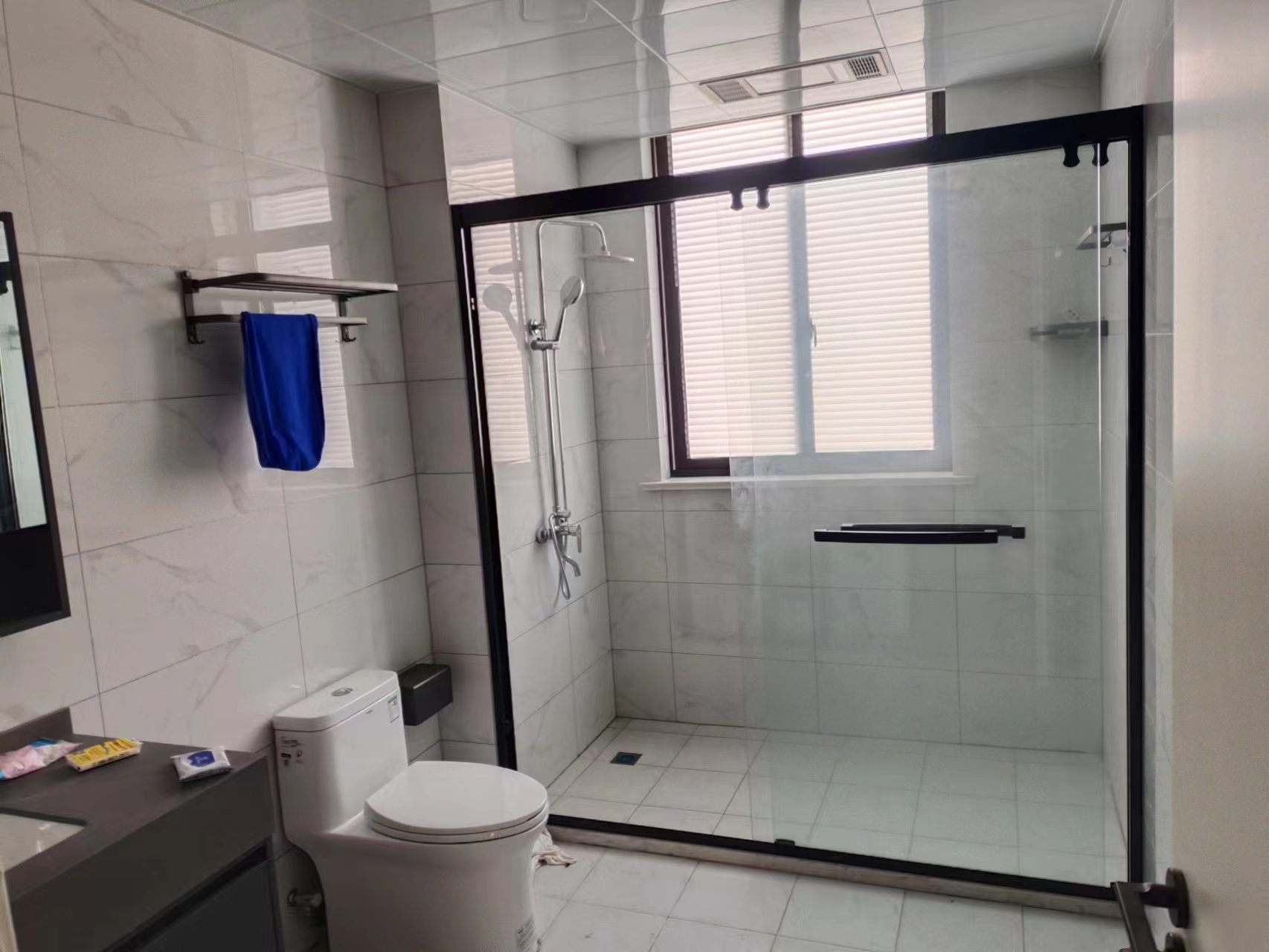 泰山公寓 4室2厅2卫 144m²