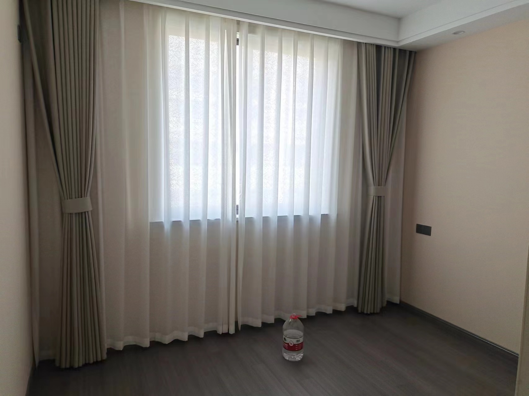 泰山公寓 4室2厅2卫 144m²