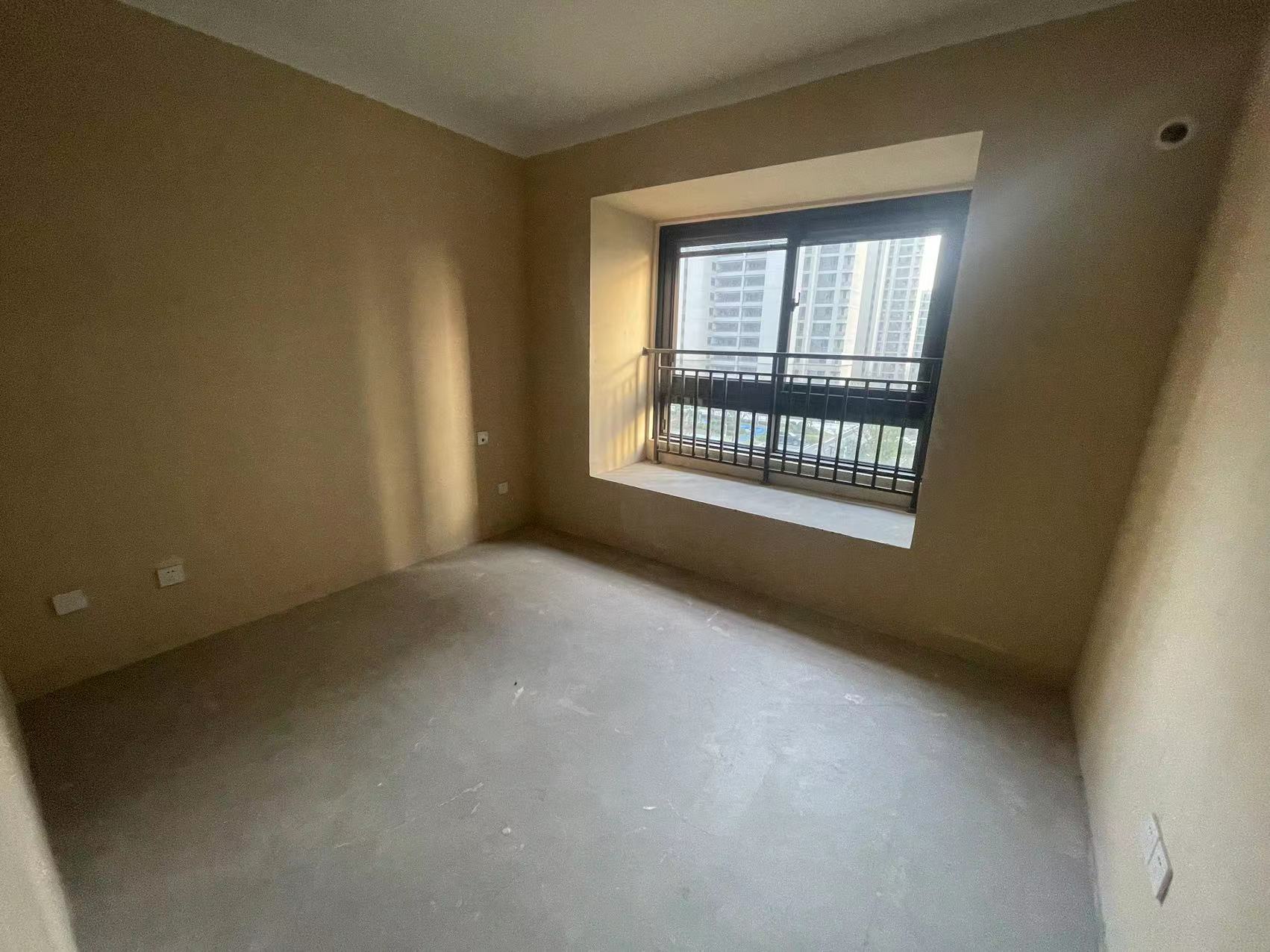 绿地江海图 3室2厅2卫 122m&sup2;
