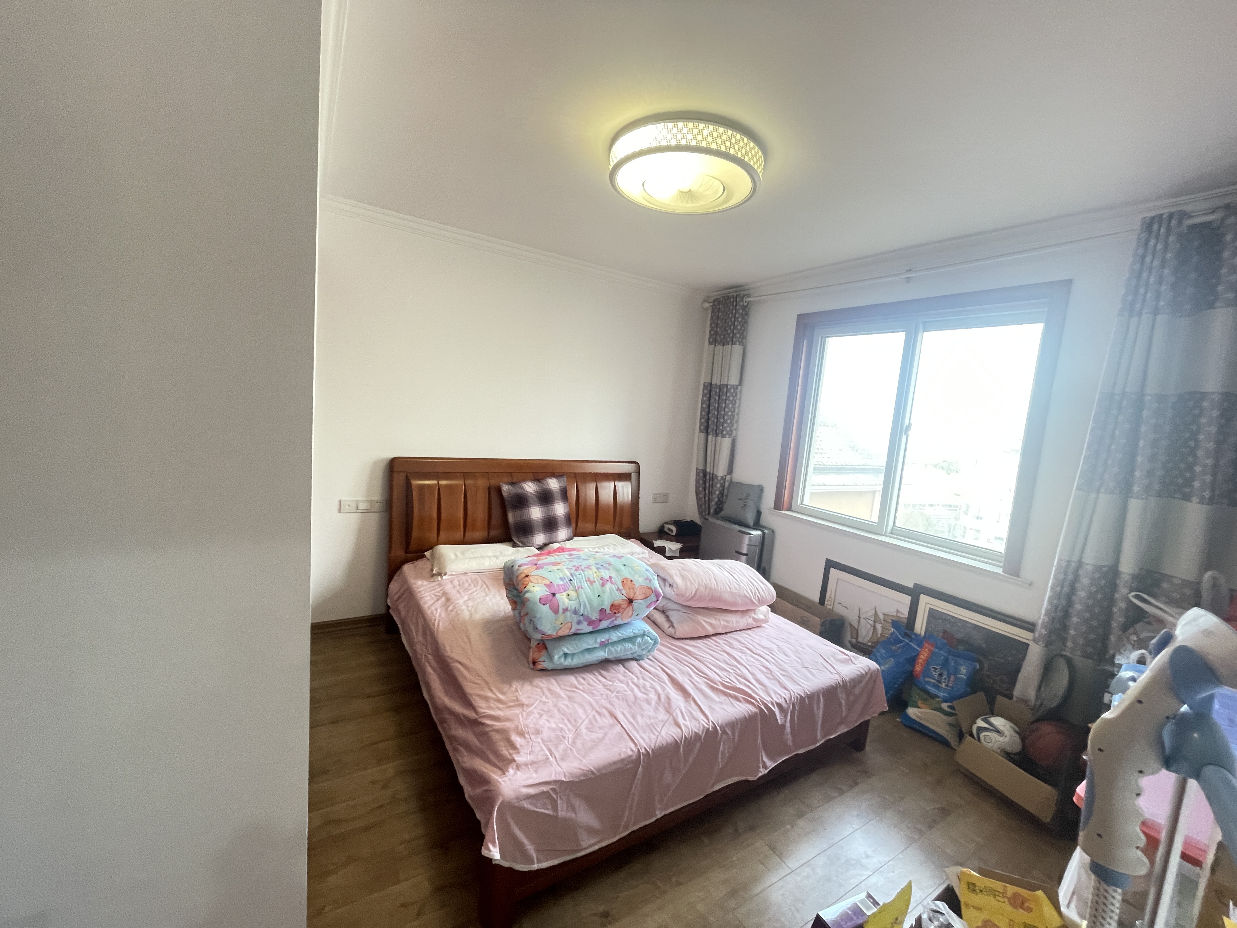 东晖花园 4室2厅2卫 150m&sup2;