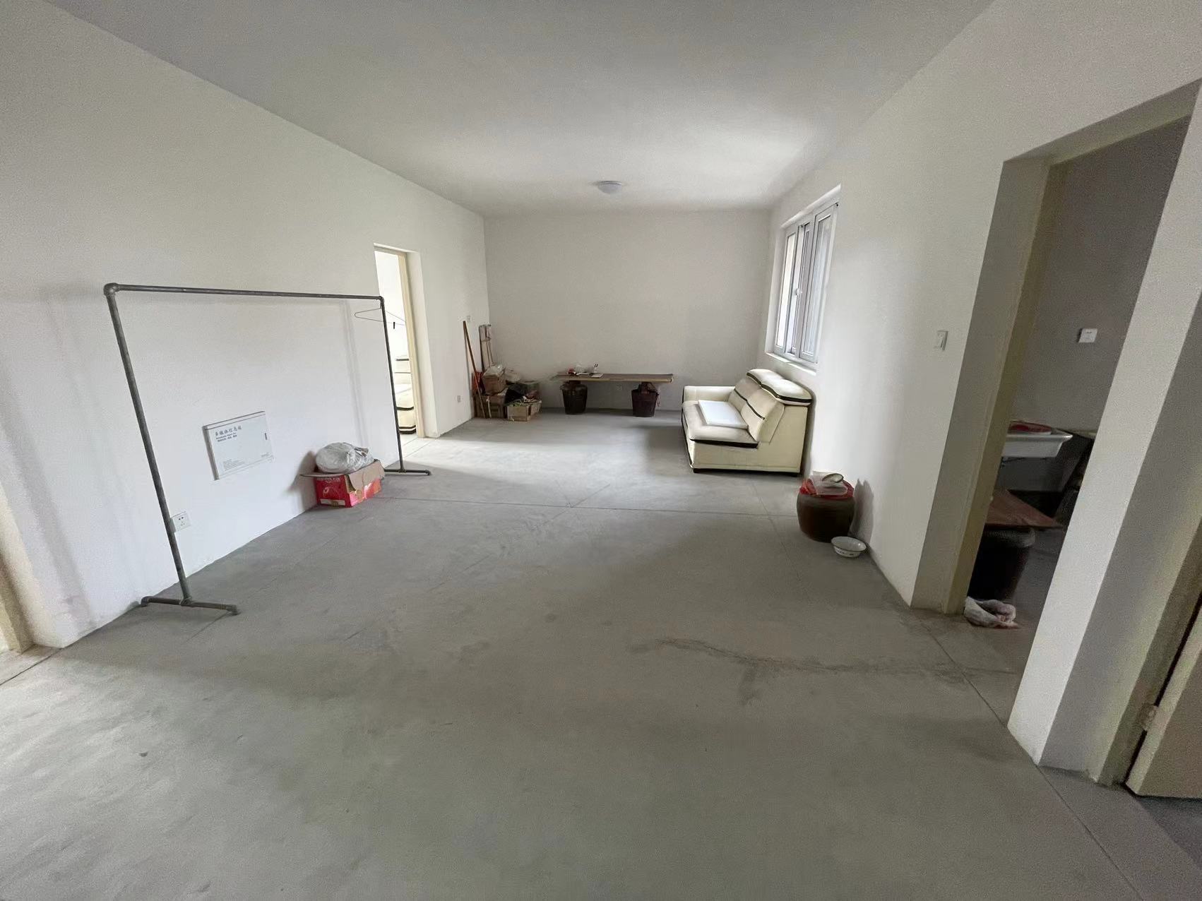 白龙花苑 3室2厅1卫 135m&sup2;