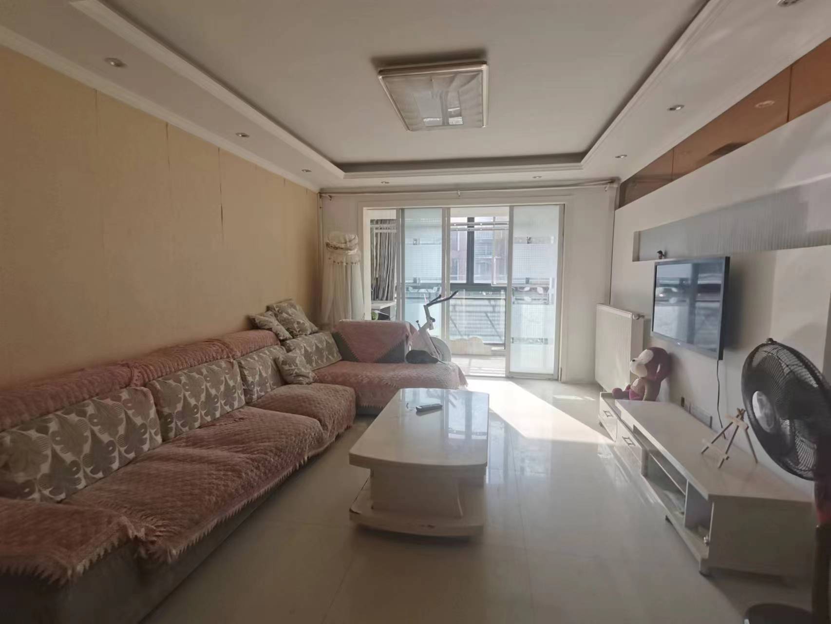 德诚嘉园 3室2厅1卫 140m&sup2;